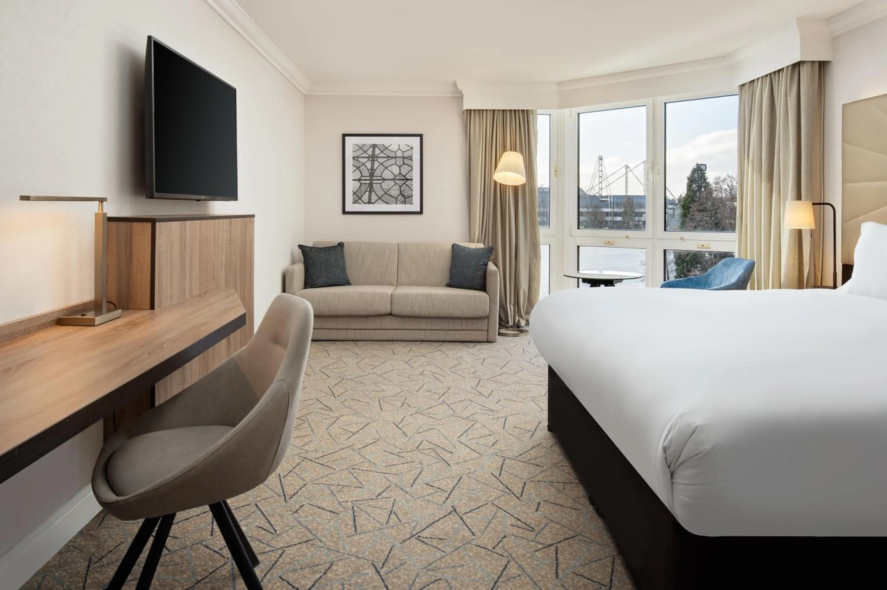 TV and multimedia, Bed in Hilton Birmingham Metropole Hotel