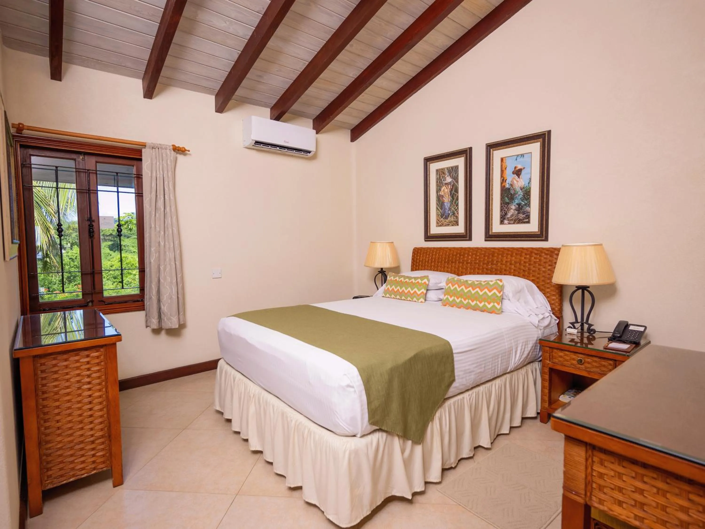 Sea view, Bed in Sugar Cane Club Hotel & Spa