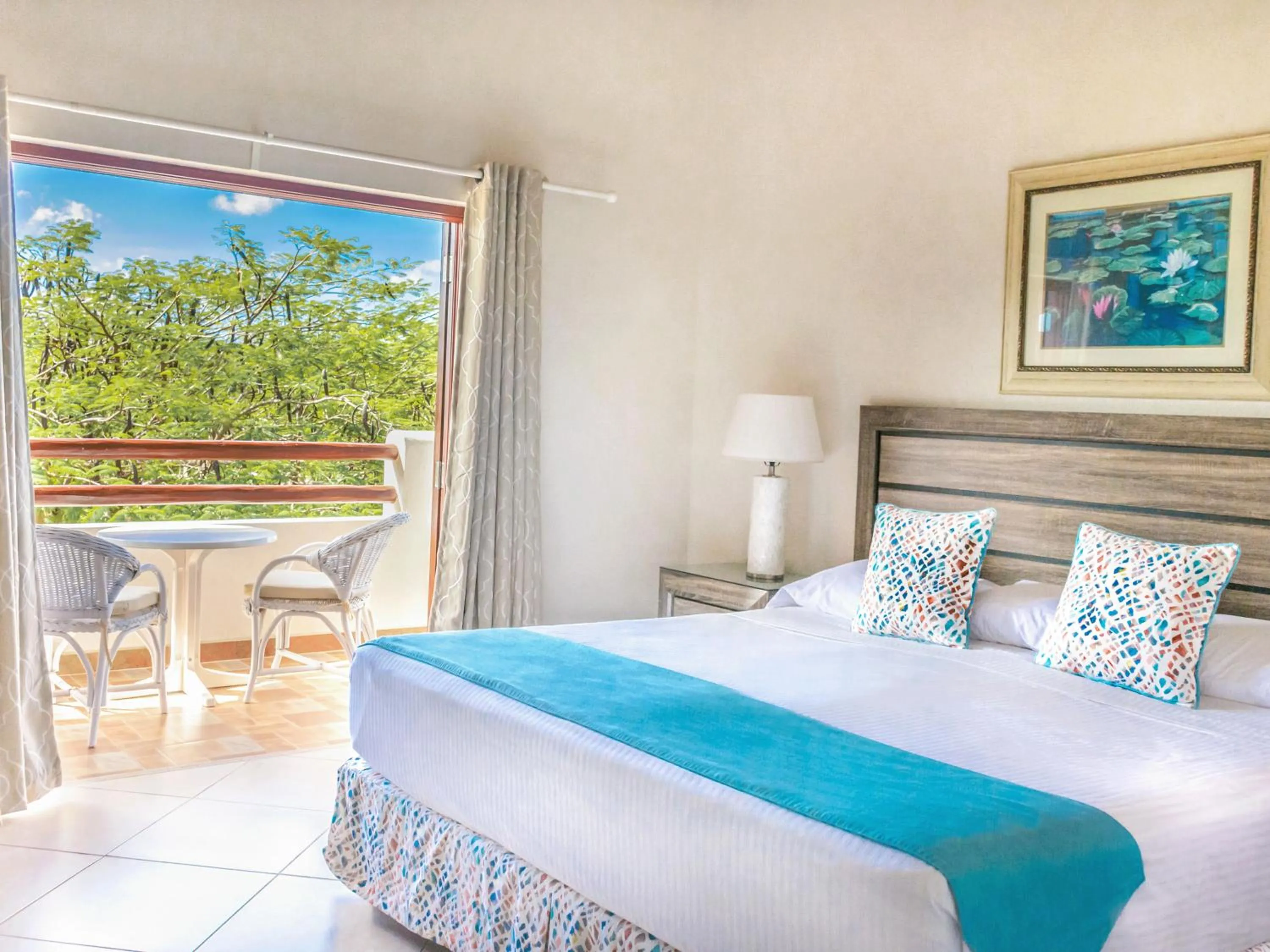 Balcony/Terrace, Bed in Sugar Cane Club Hotel & Spa