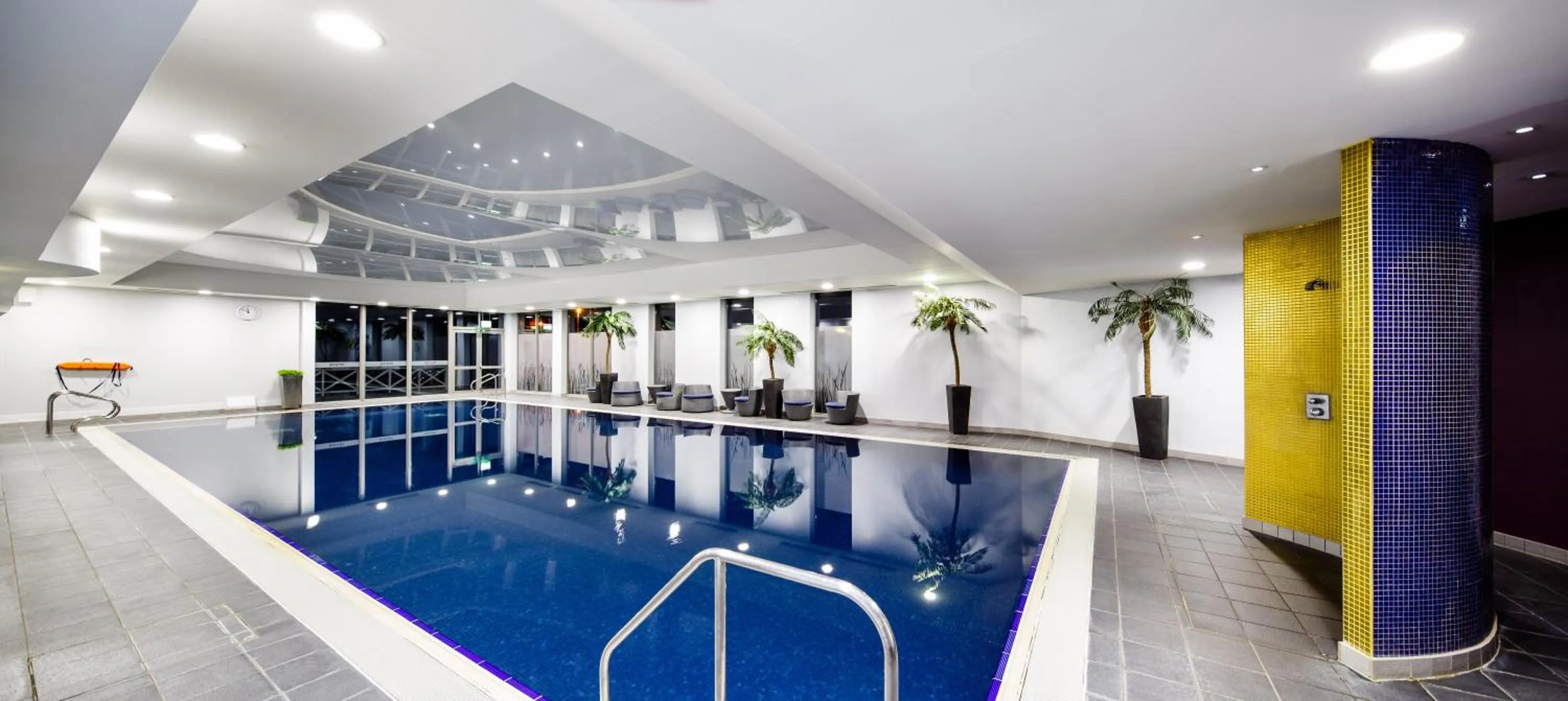 Swimming pool in Crowne Plaza Reading