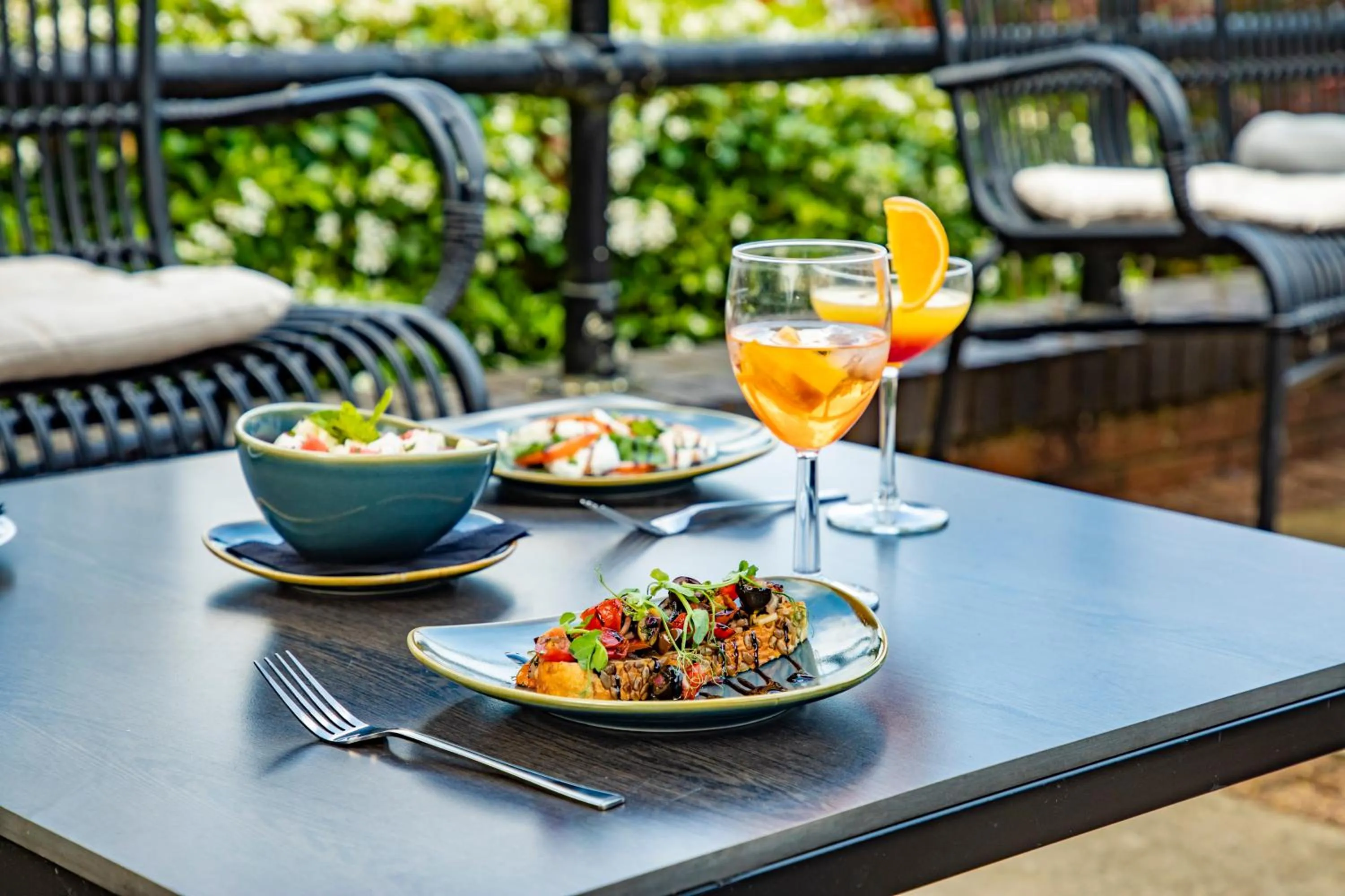 Restaurant/places to eat in Crowne Plaza Reading