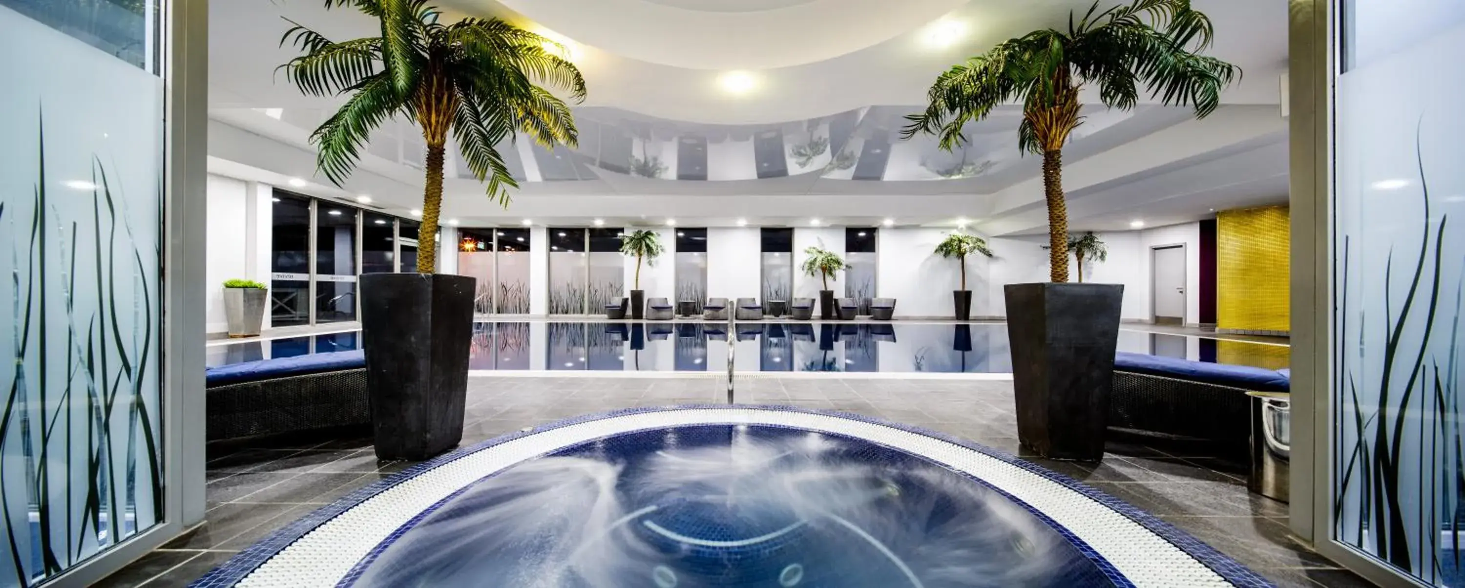 Swimming pool in Crowne Plaza Reading Swimming pool in Crowne Plaza Reading