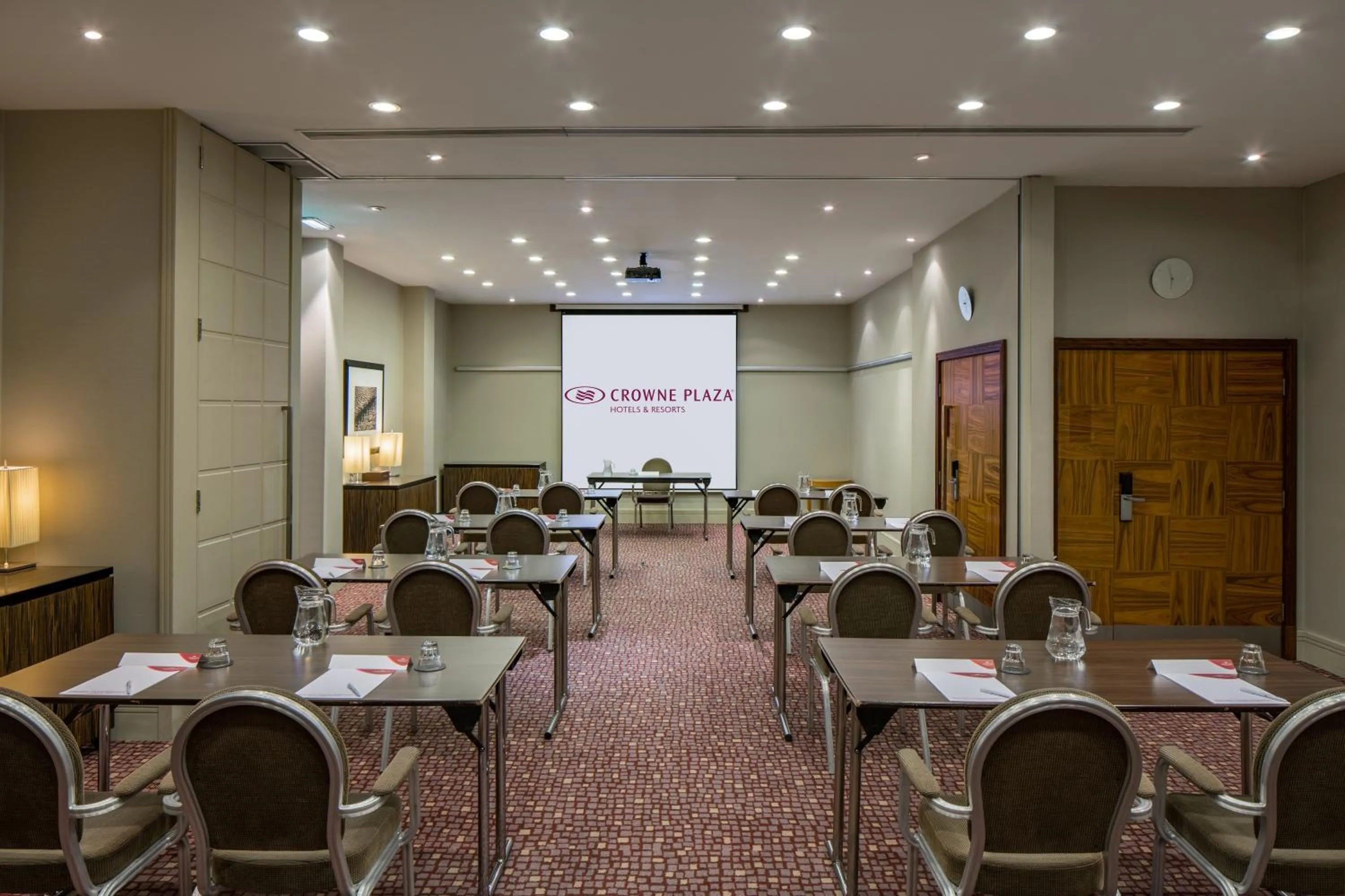 Meeting/conference room in Crowne Plaza Reading