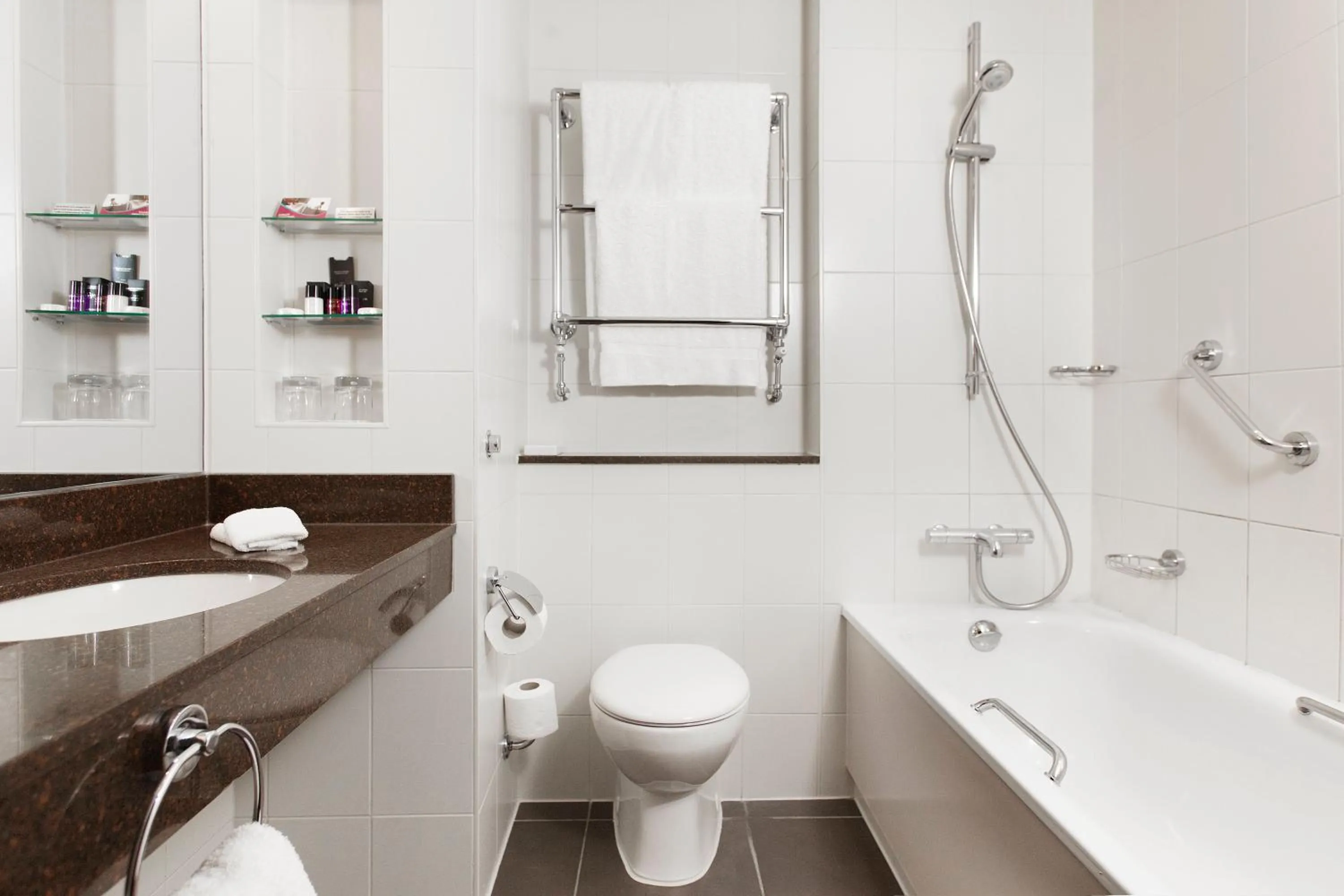 Bathroom in Crowne Plaza Reading