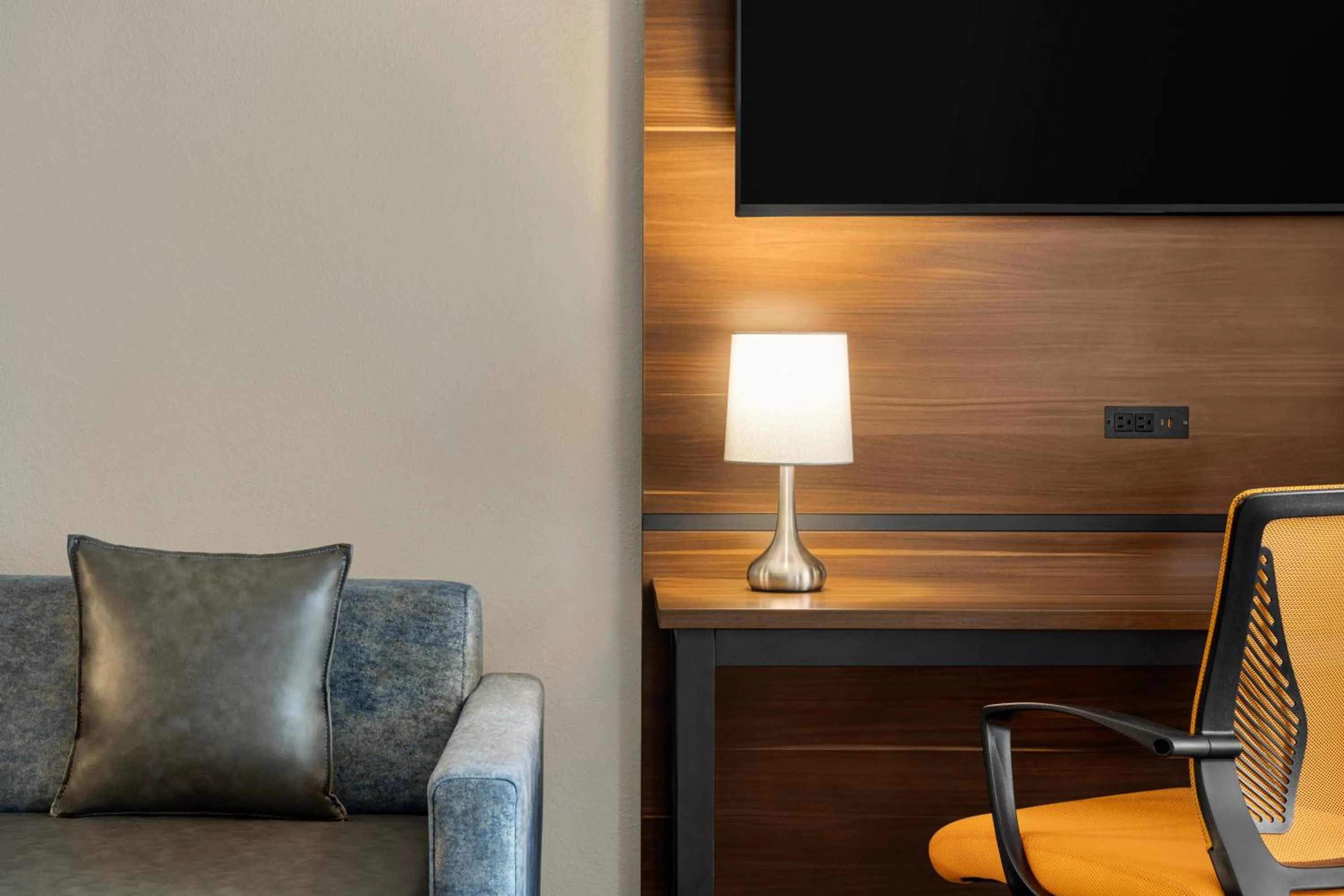 TV and multimedia in Four Points by Sheraton Columbus-Polaris