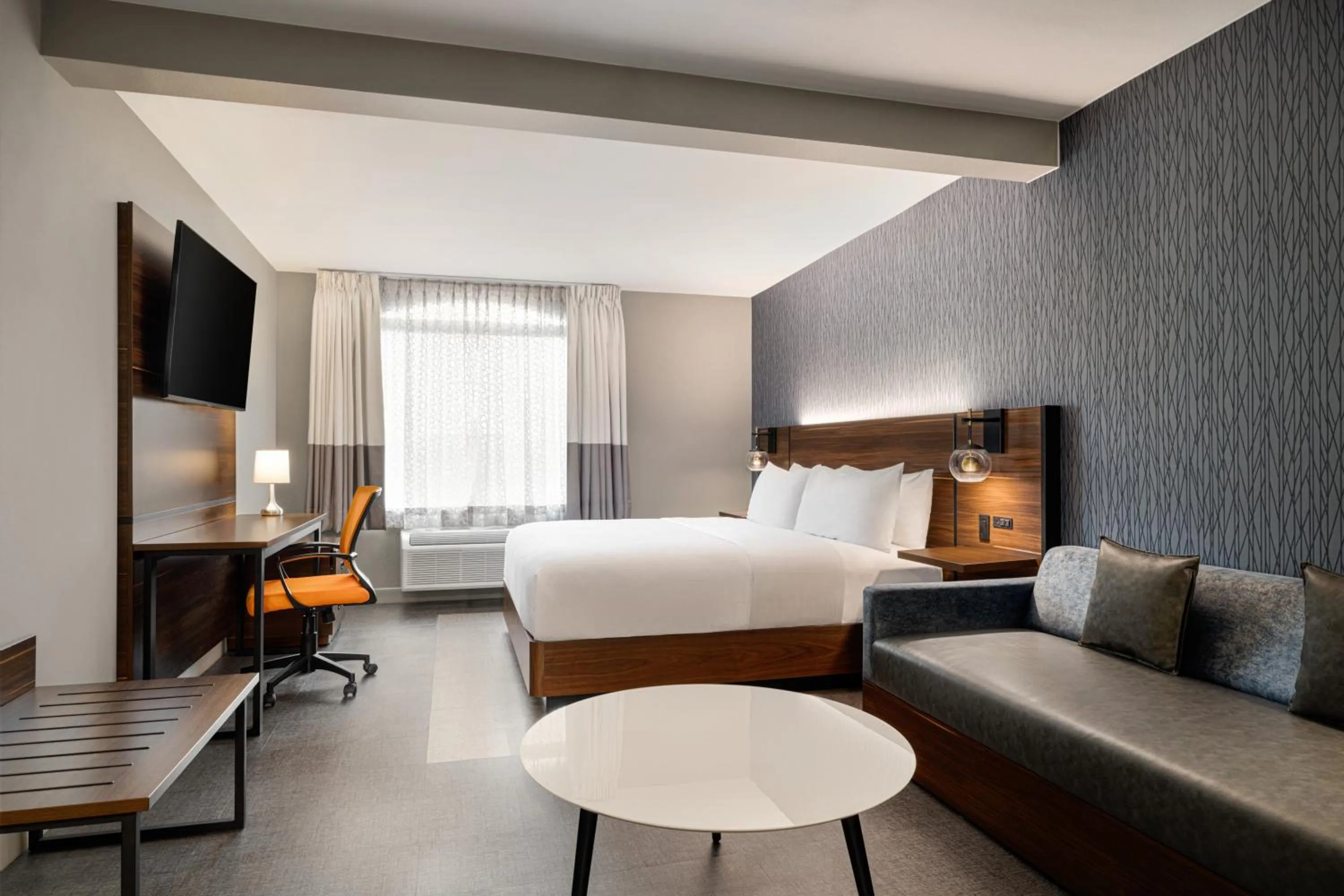 Bed in Four Points by Sheraton Columbus-Polaris