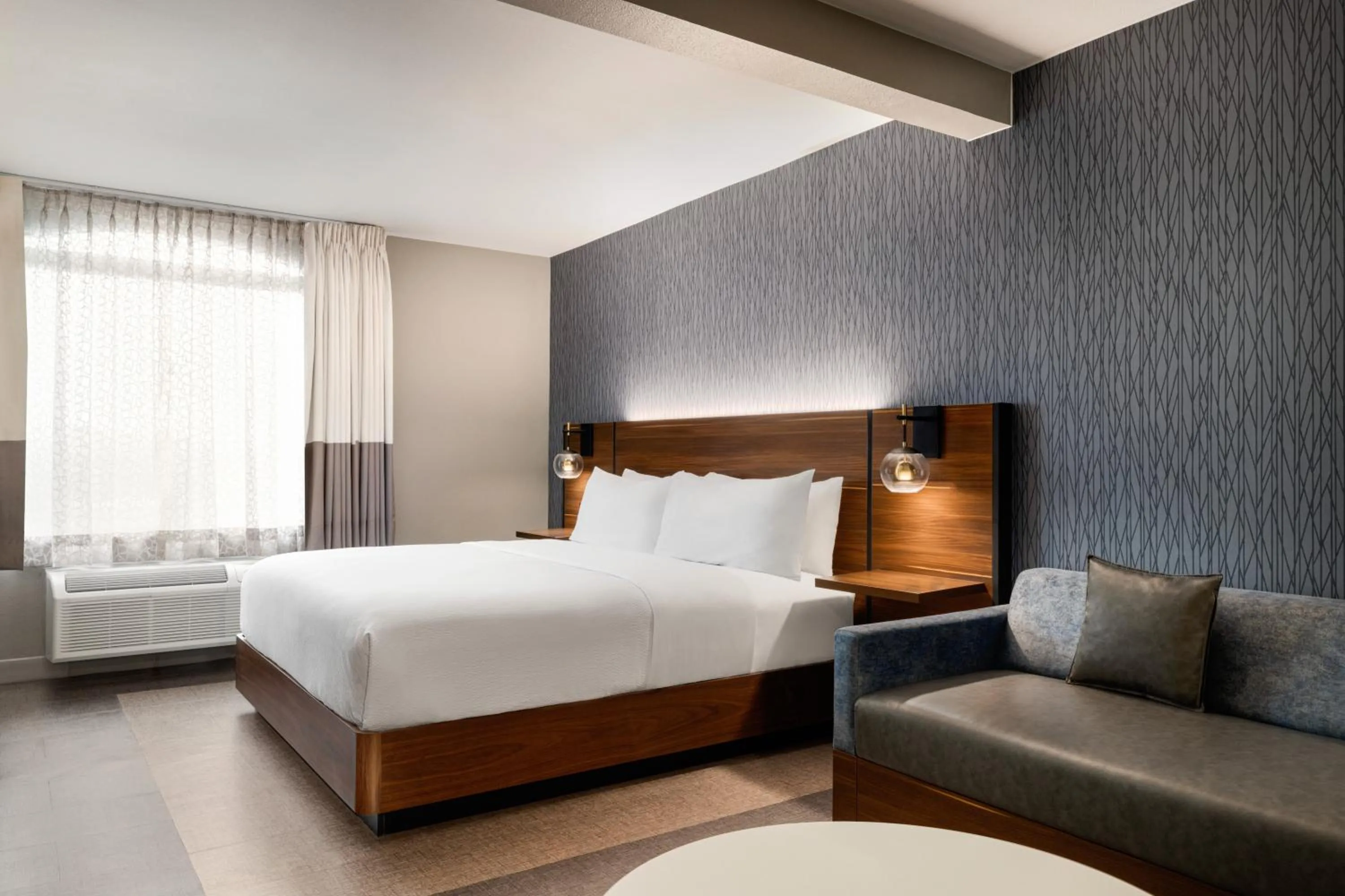 Bed in Four Points by Sheraton Columbus-Polaris