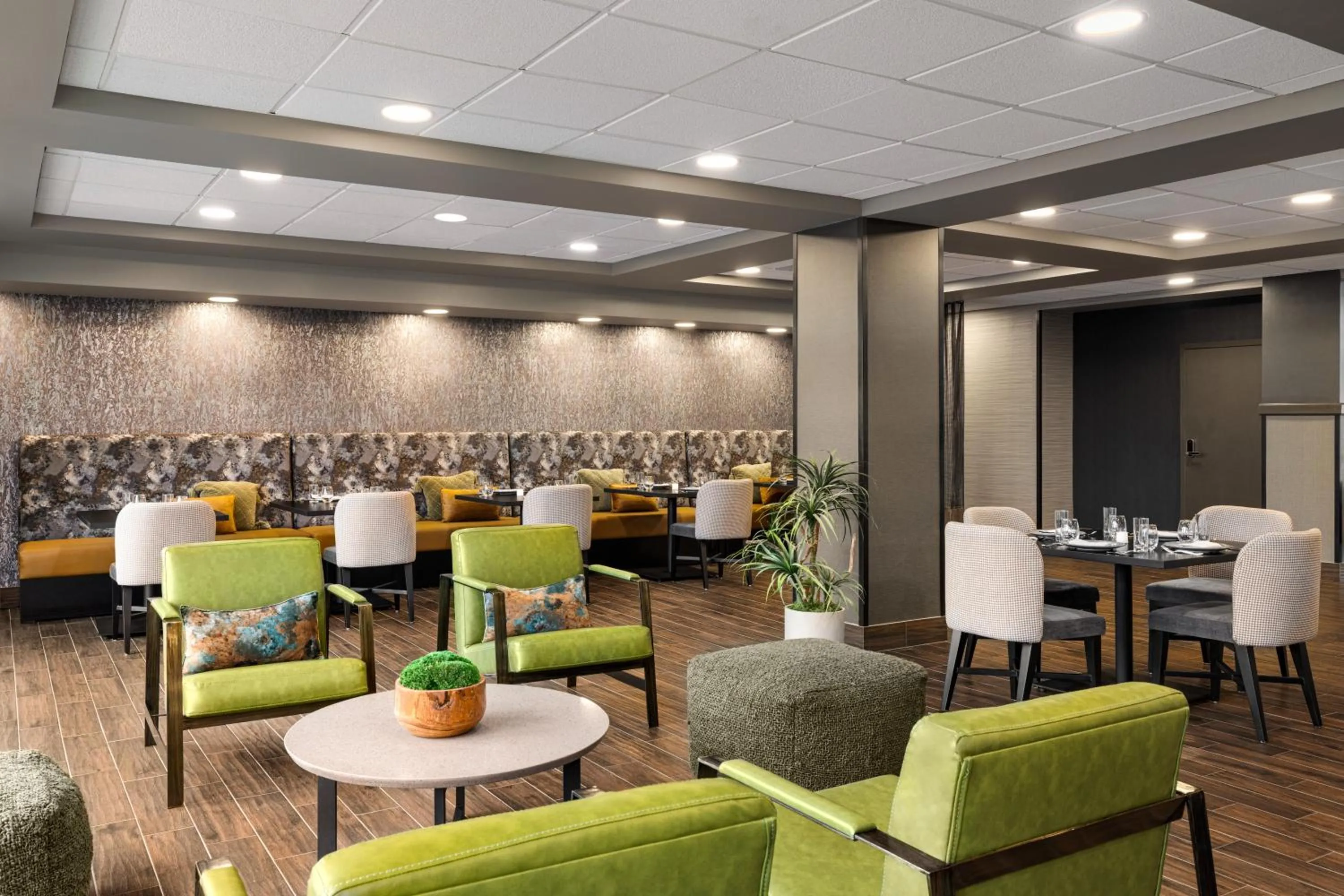 Restaurant/places to eat in Four Points by Sheraton Columbus-Polaris