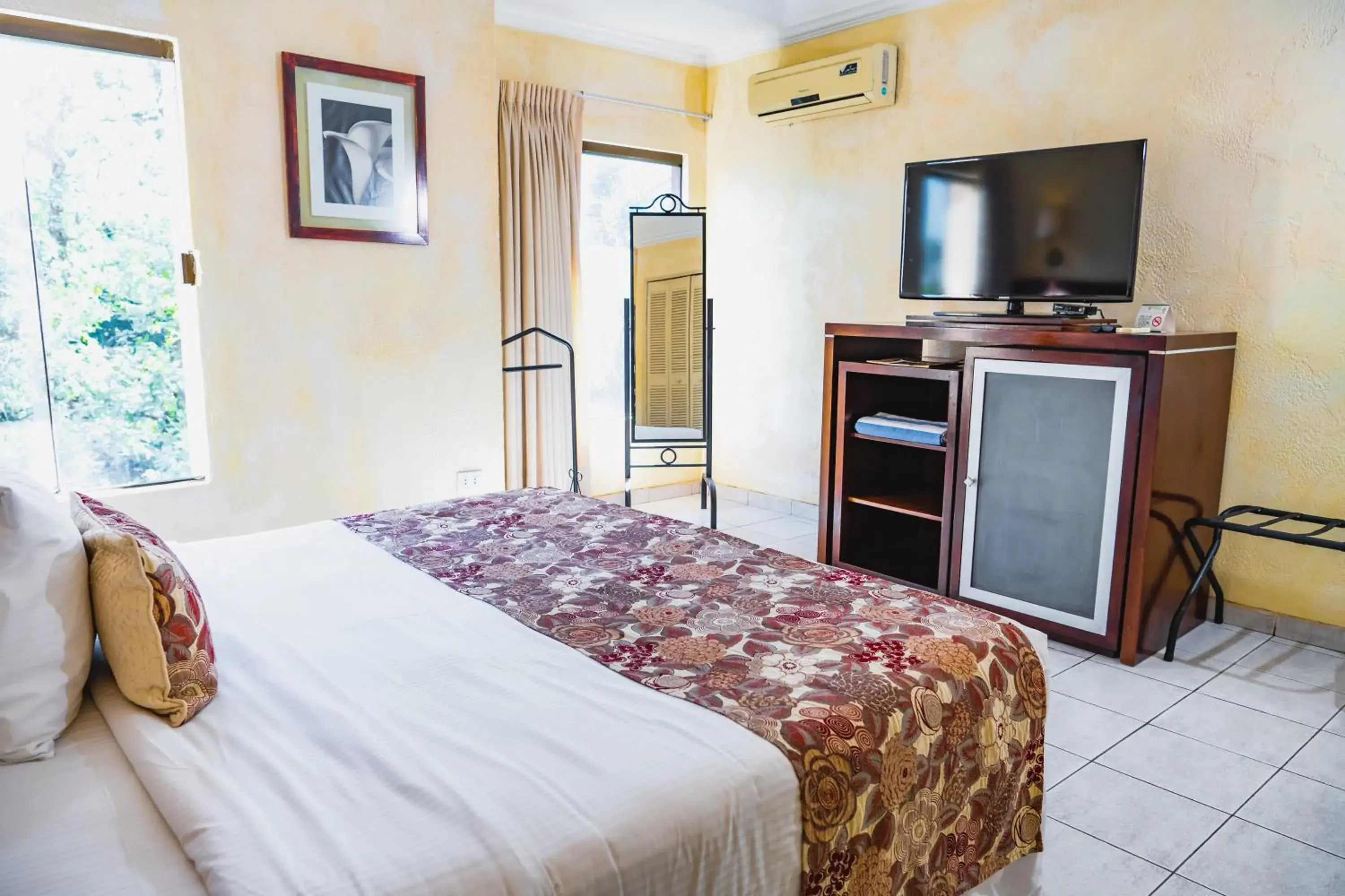 TV and multimedia in Buganvillas Hotel Suites TV and multimedia in Buganvillas Hotel Suites