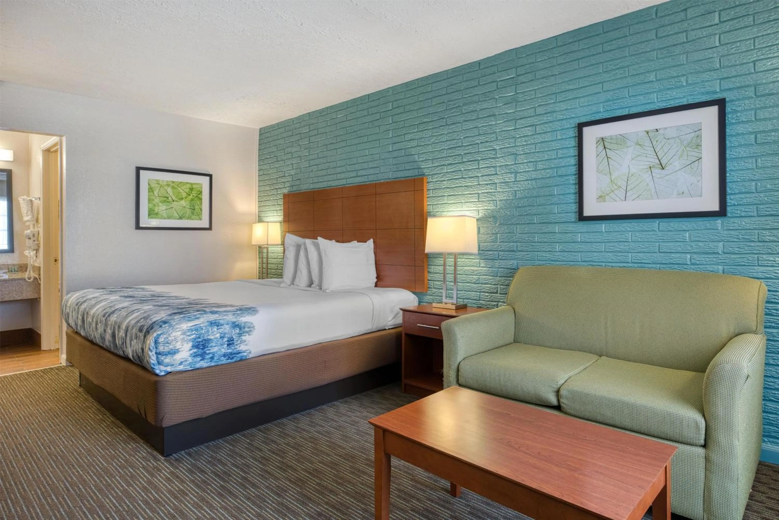 Bedroom, Bed in Best Western Hendersonville Inn