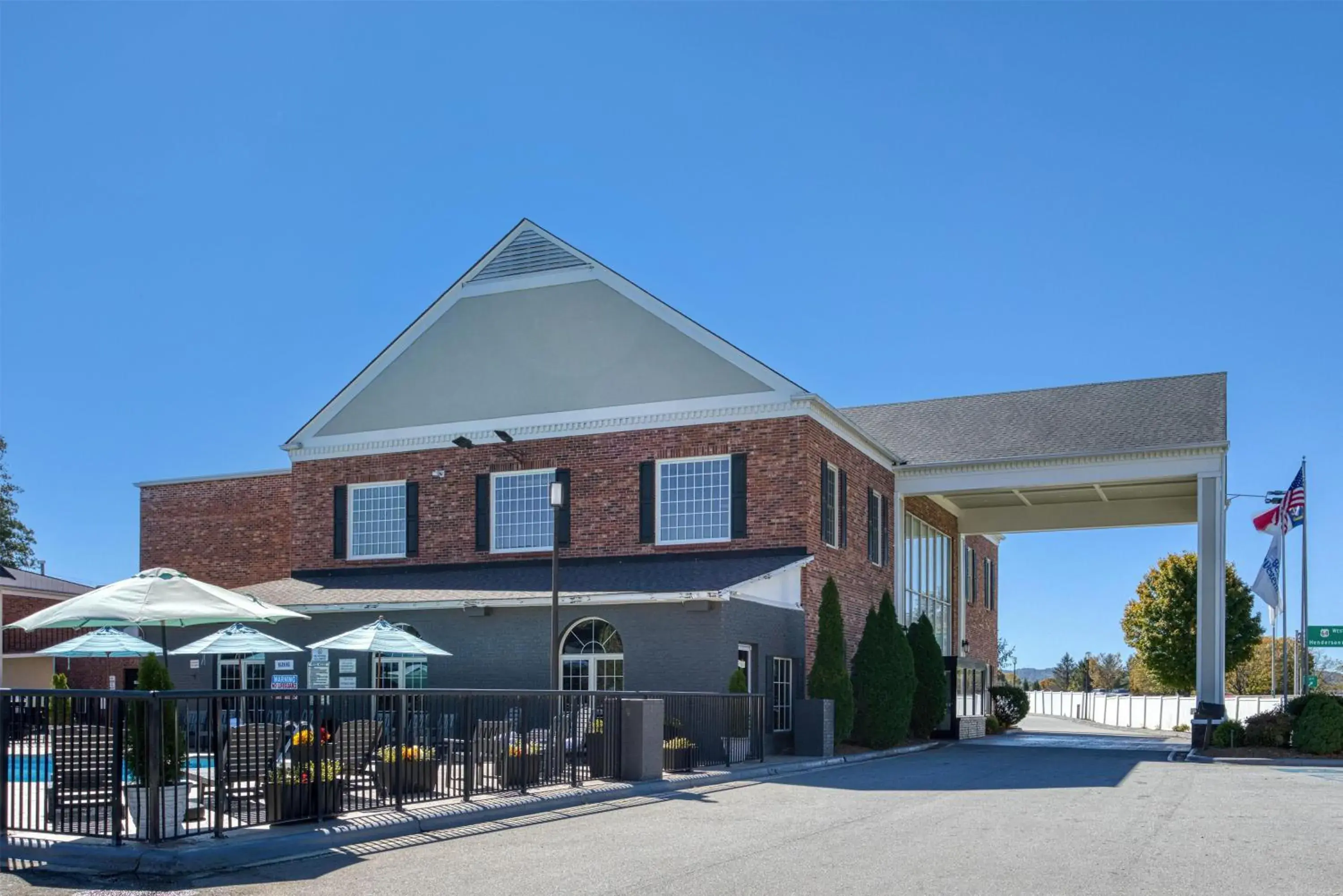 Property building in Best Western Hendersonville Inn Property building in Best Western Hendersonville Inn