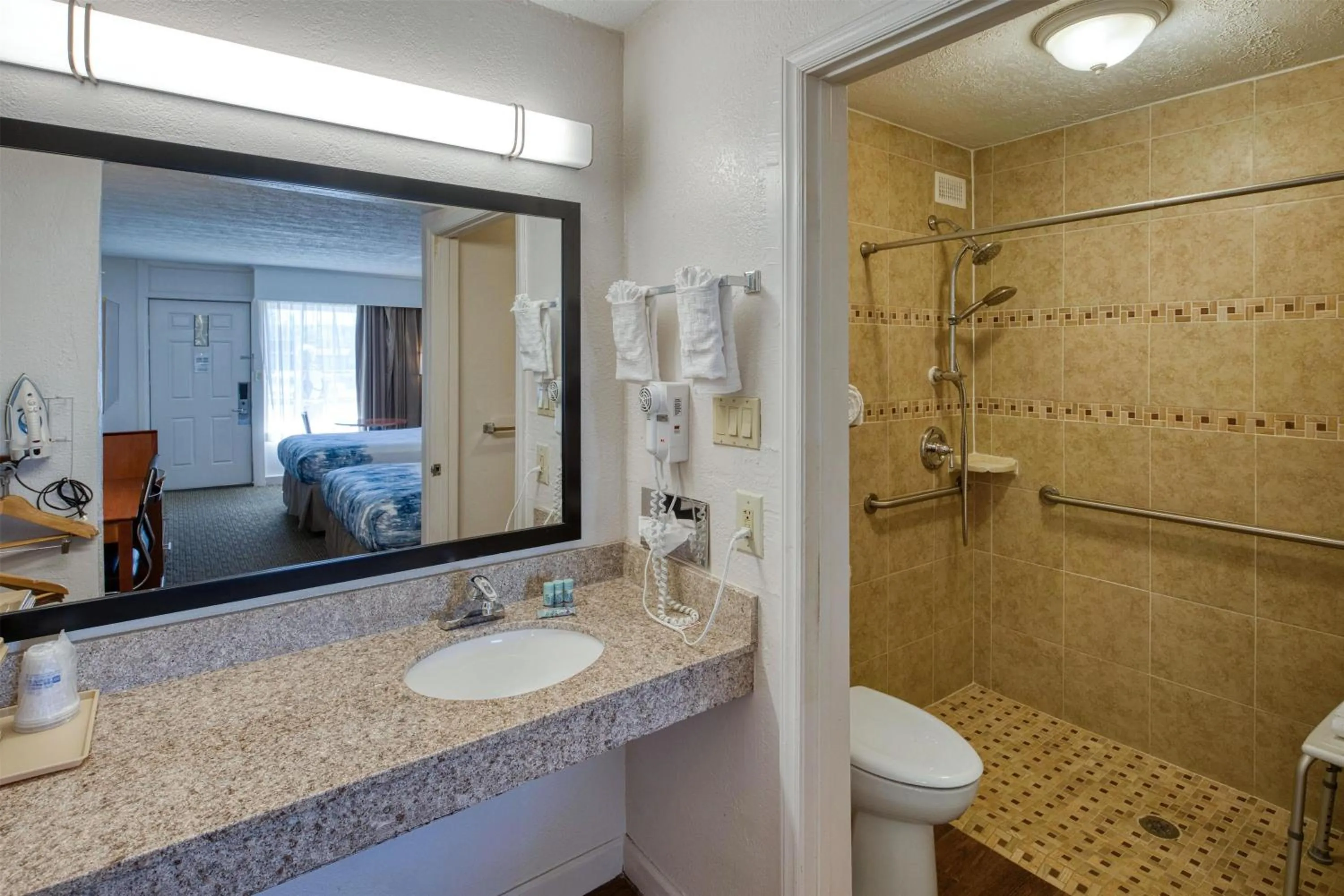 Bathroom in Best Western Hendersonville Inn