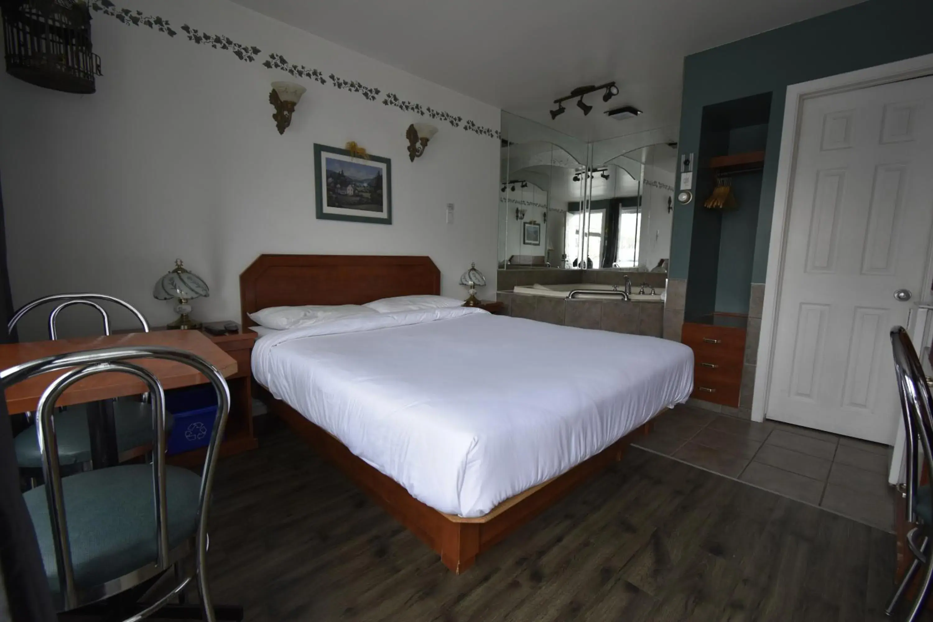 Queen Room with Spa Bath in Motel ANF Queen Room with Spa Bath in Motel ANF