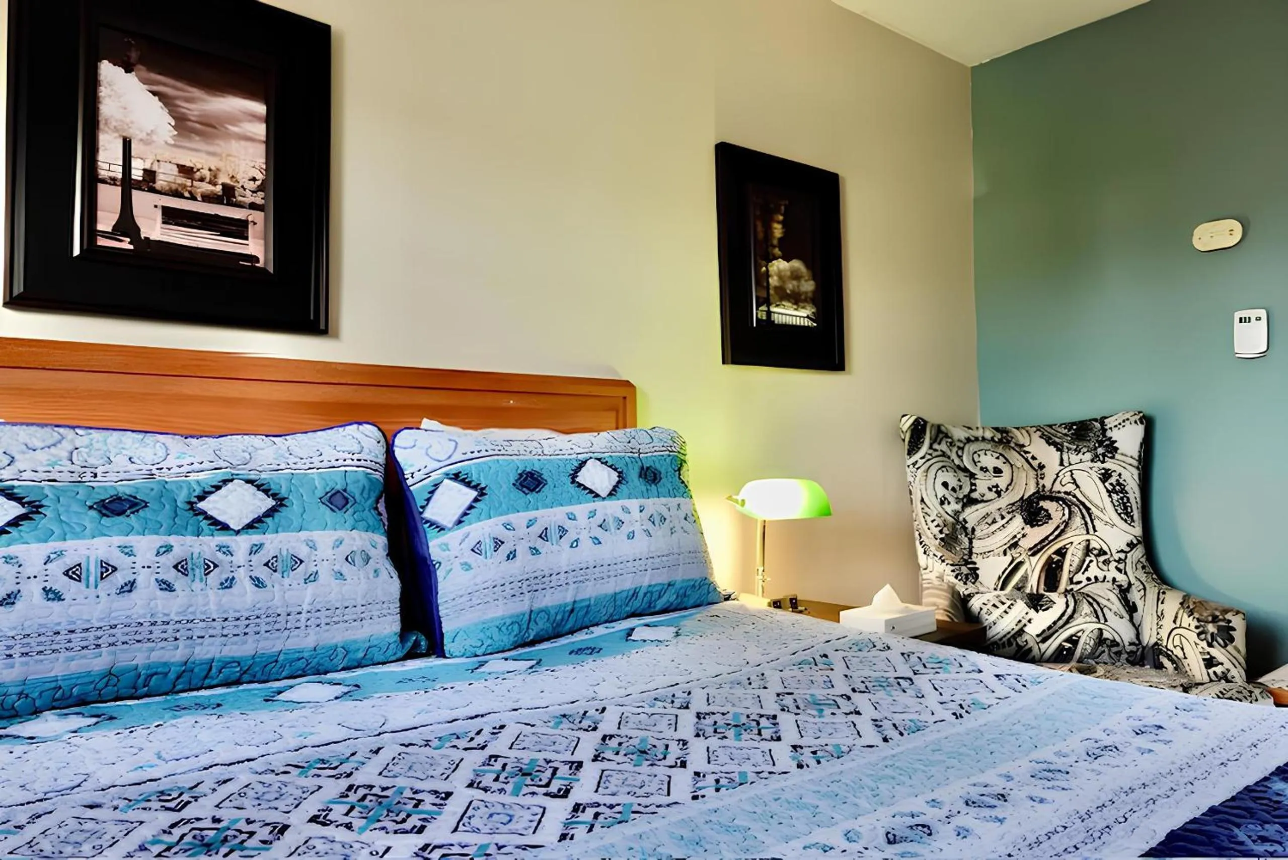 Bedroom, Bed in Dewar's Inn and Cottages