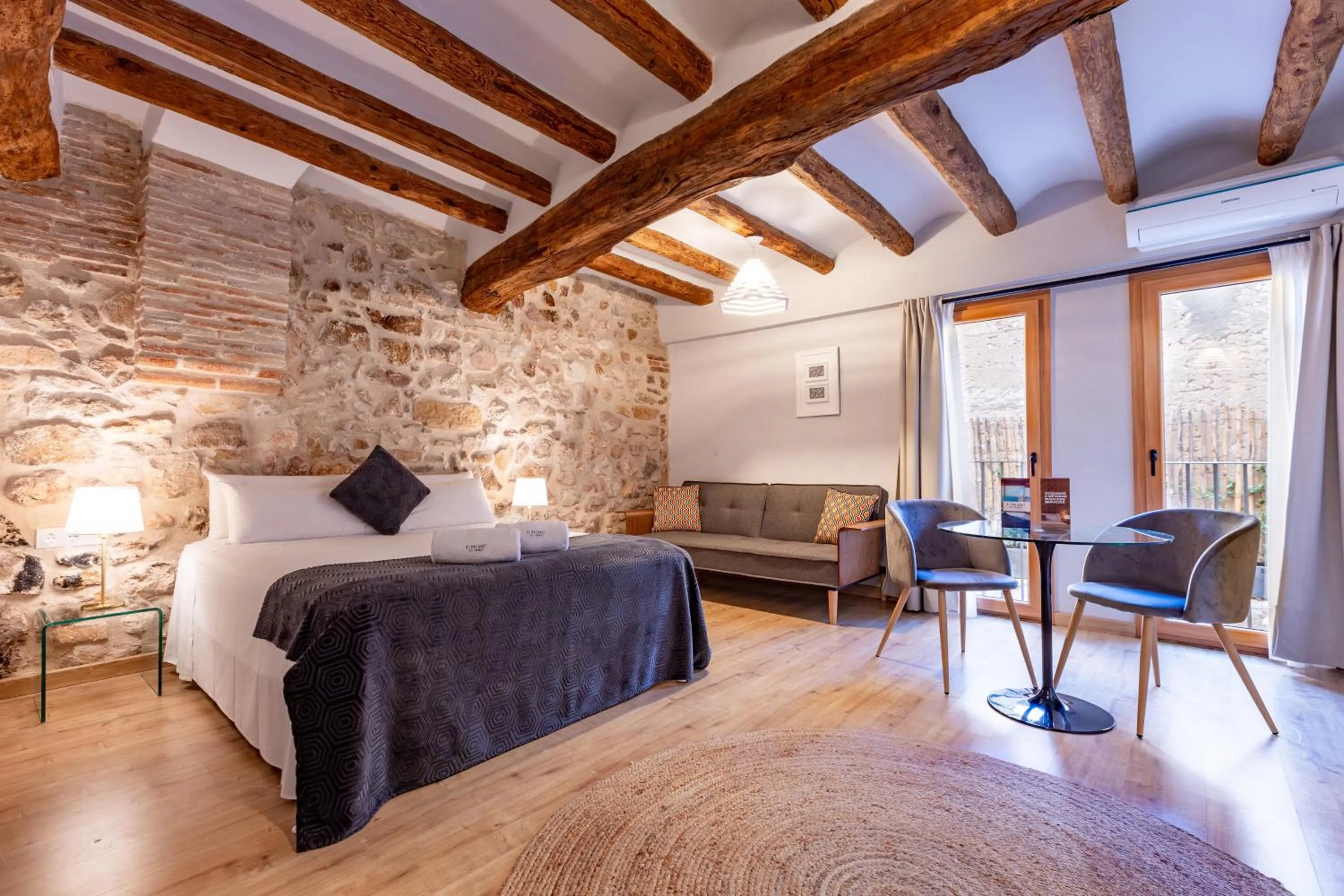 Photo of the whole room, Bed in El Palauet del Priorat