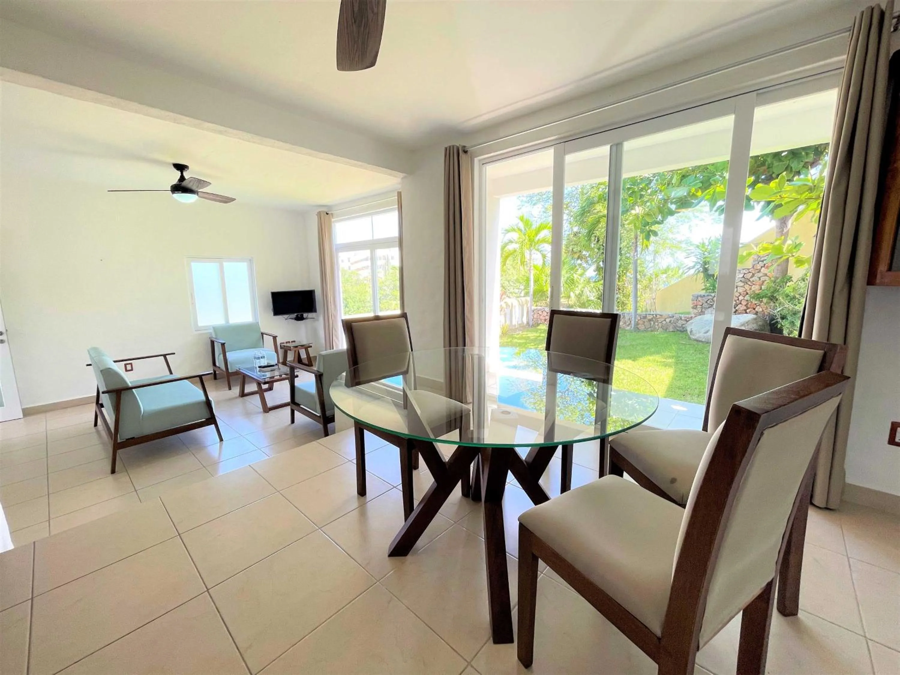 Dining area in Villas & Resort Luz de Luna