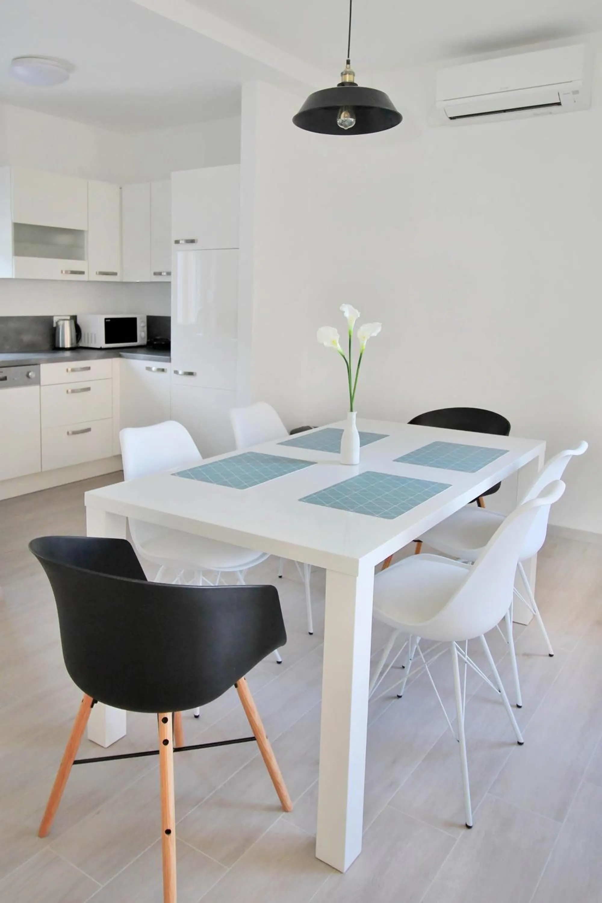 Dining area in Bacan Family Apartments