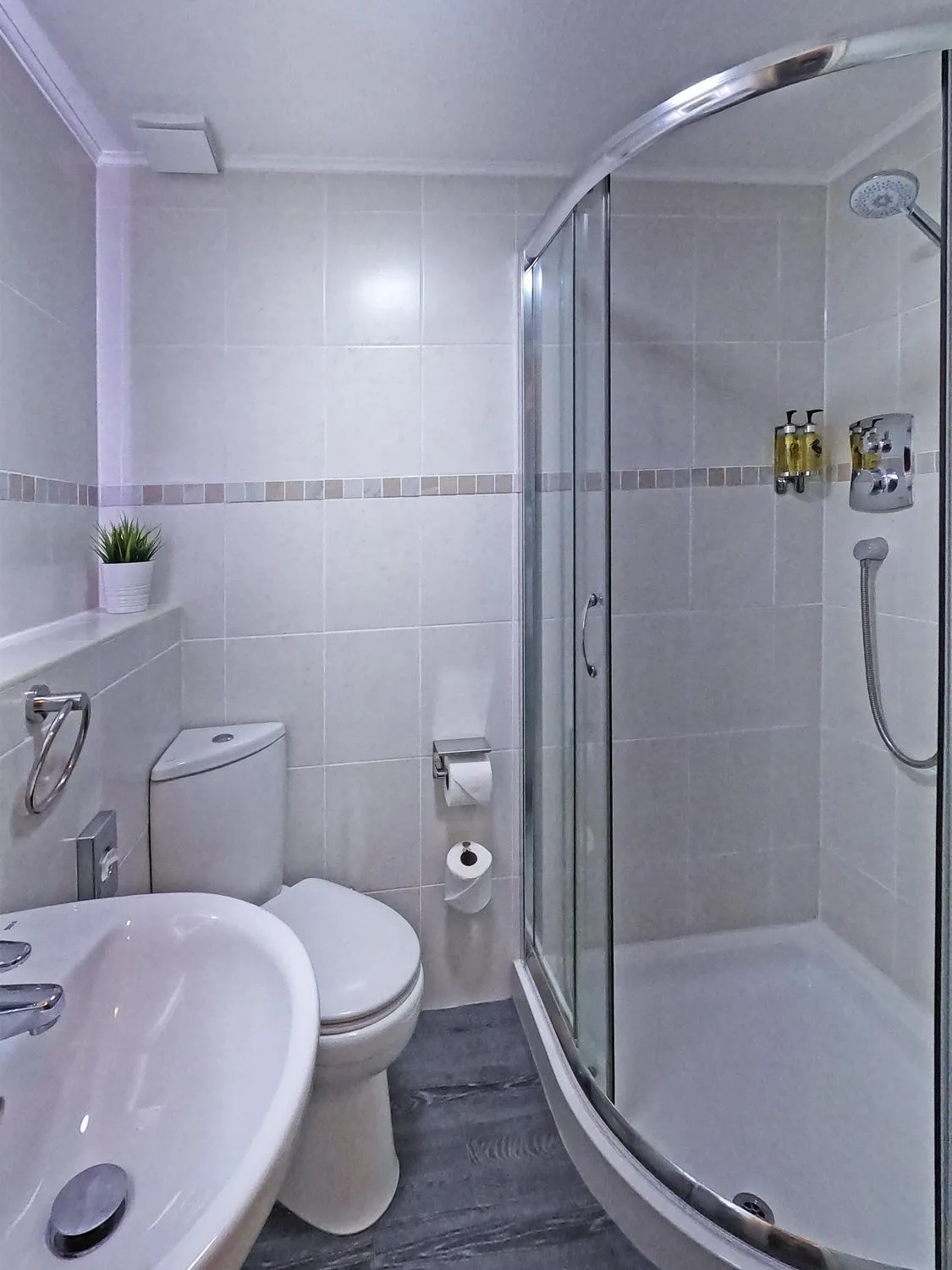 Bathroom in Riviera Lodge Hotel