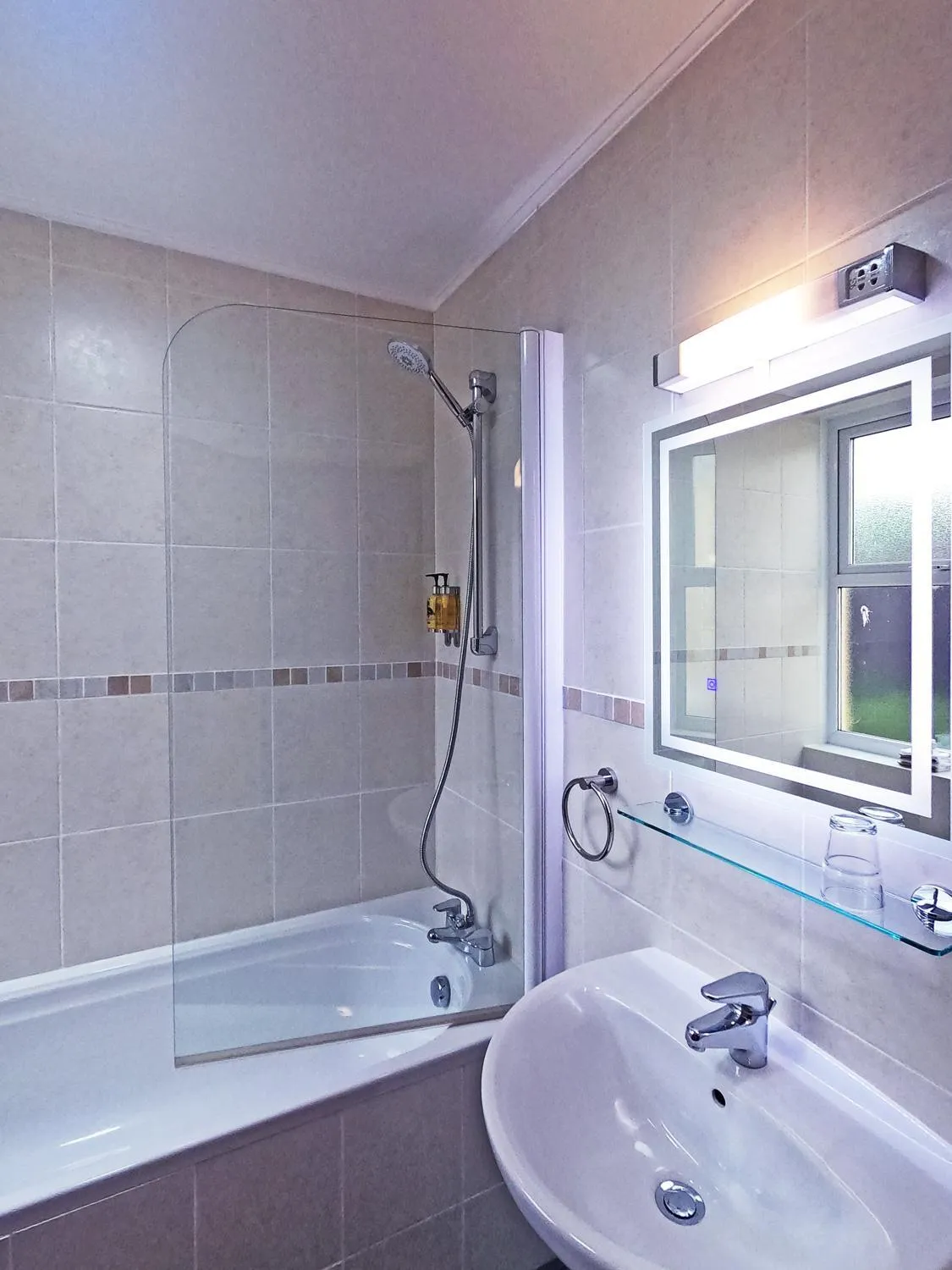 Bathroom in Riviera Lodge Hotel