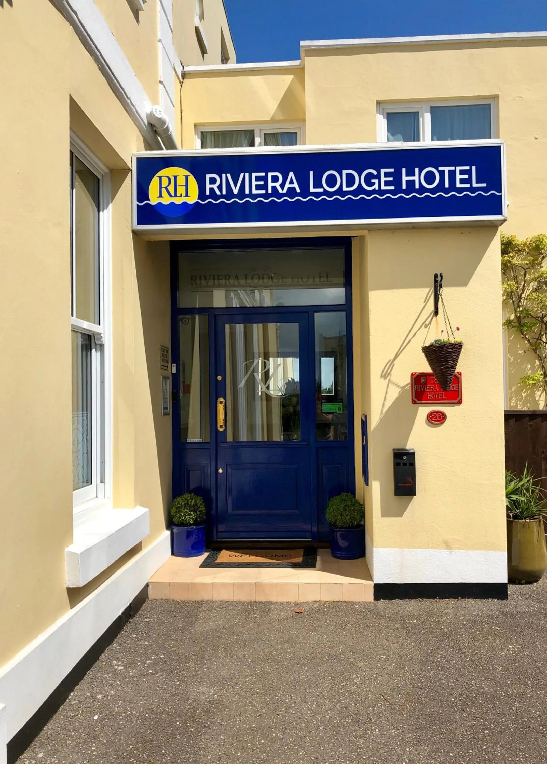 Facade/entrance in Riviera Lodge Hotel