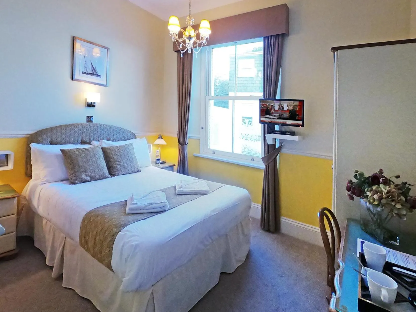 Bedroom, Bed in Riviera Lodge Hotel