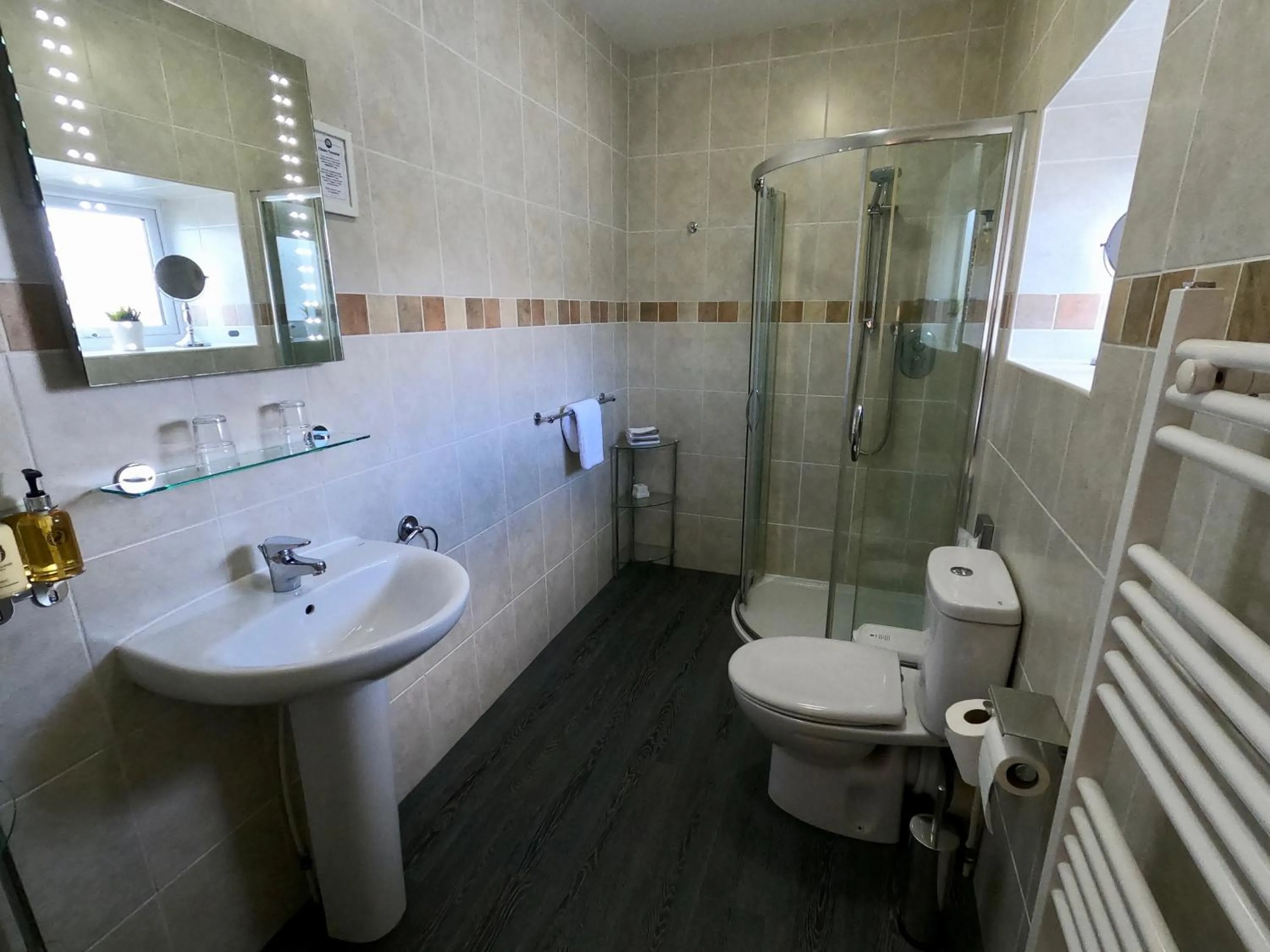 Shower in Riviera Lodge Hotel