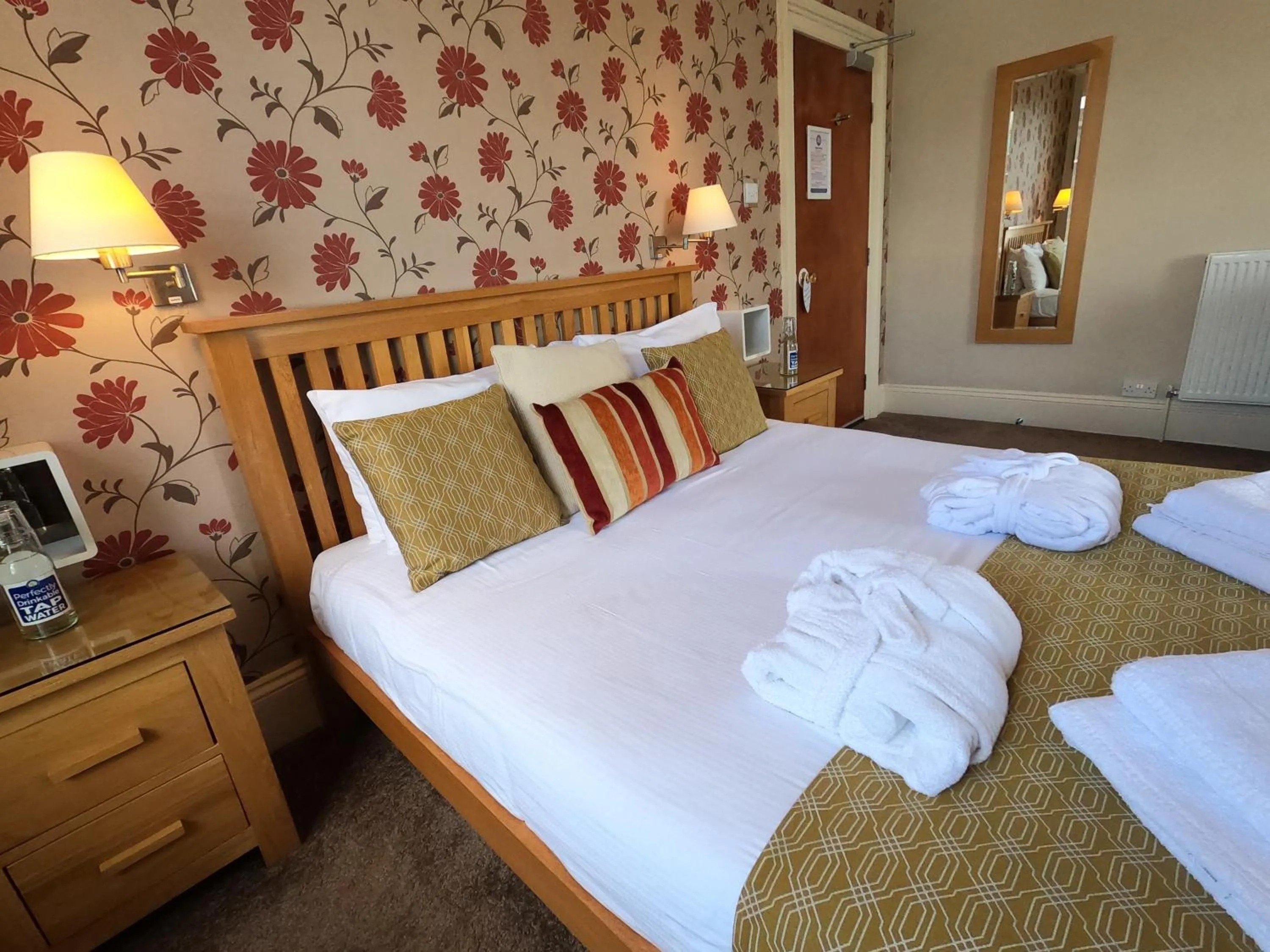 Bed in Riviera Lodge Hotel