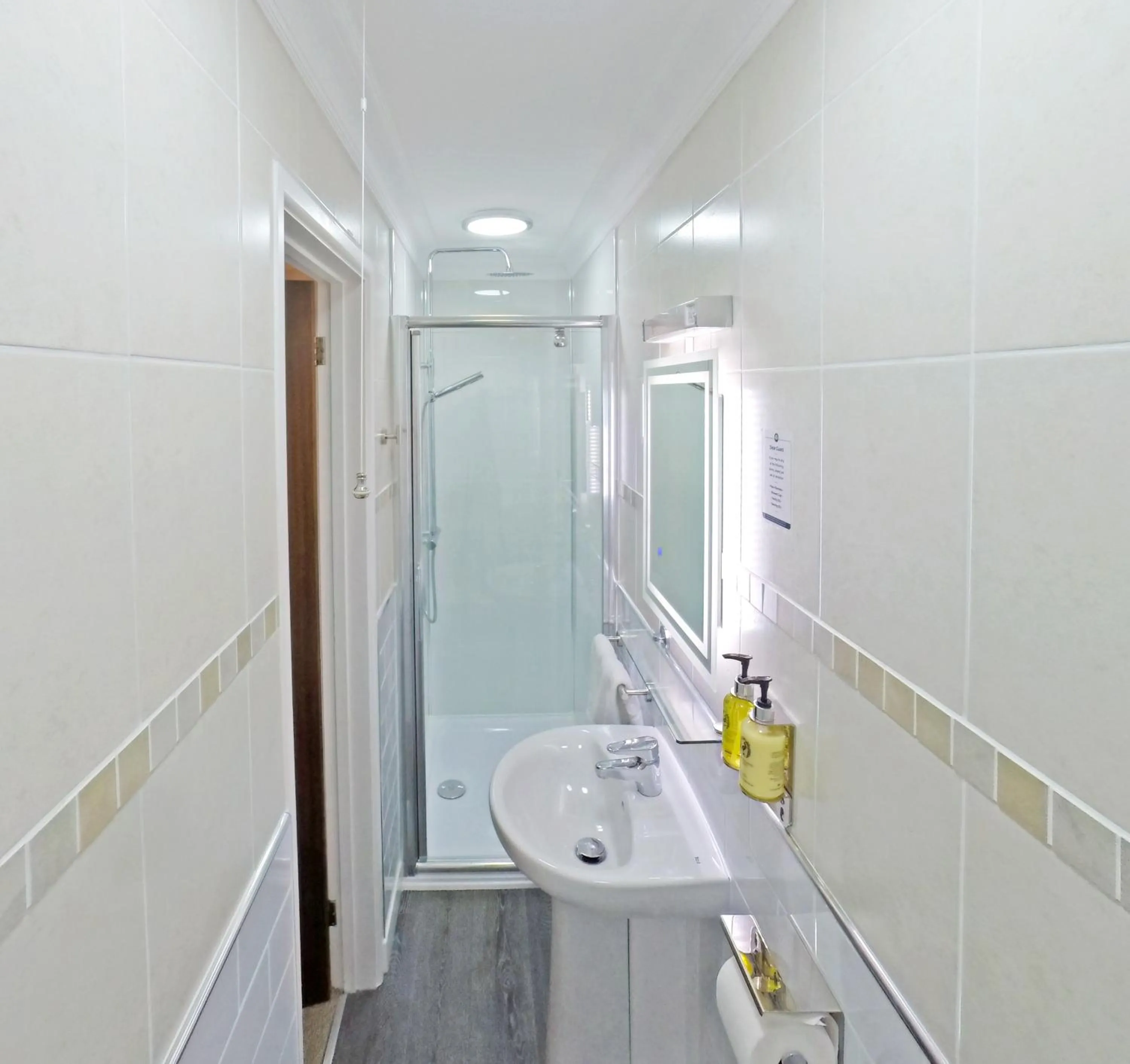 Bathroom in Riviera Lodge Hotel