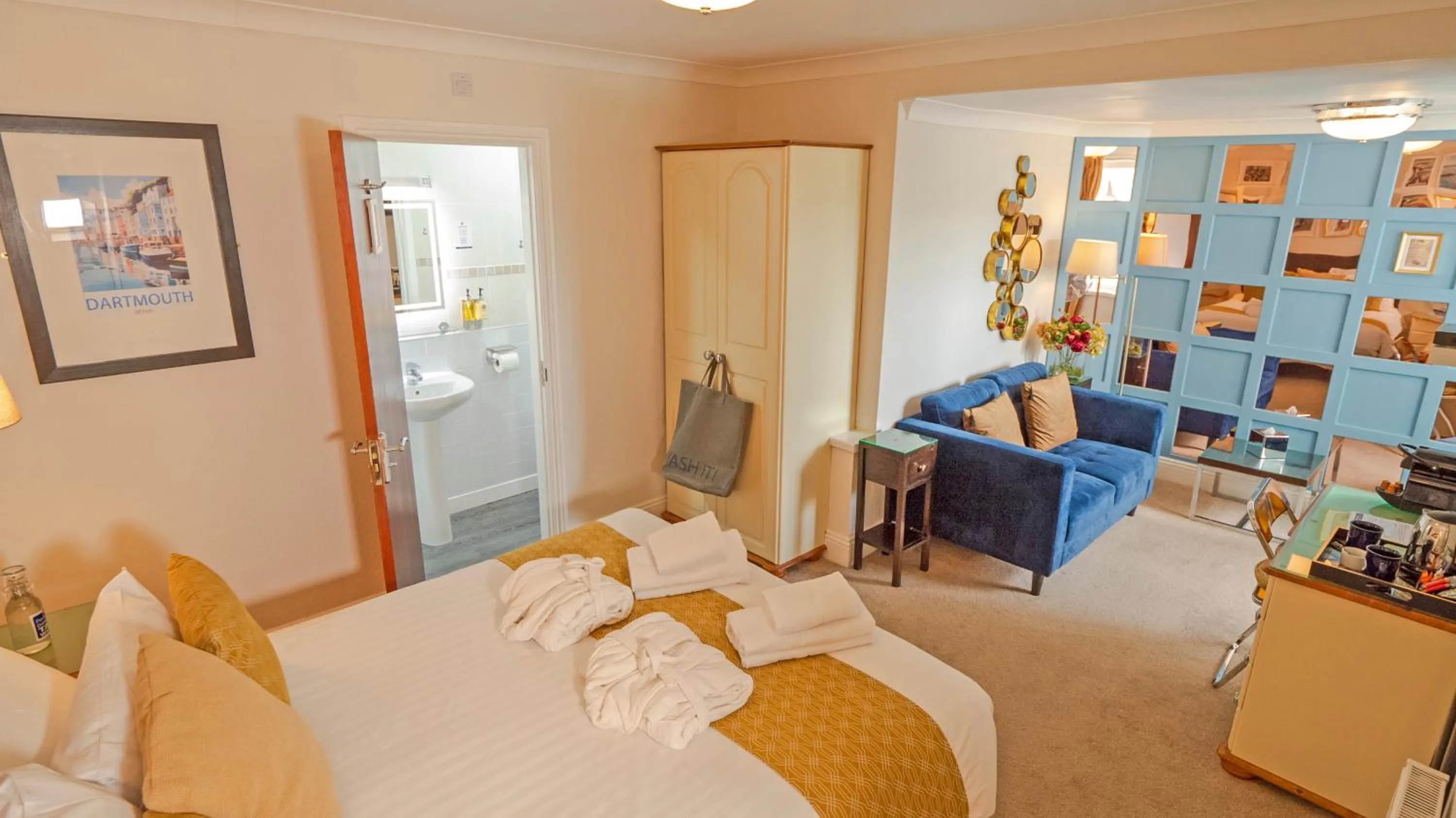 Bed in Riviera Lodge Hotel