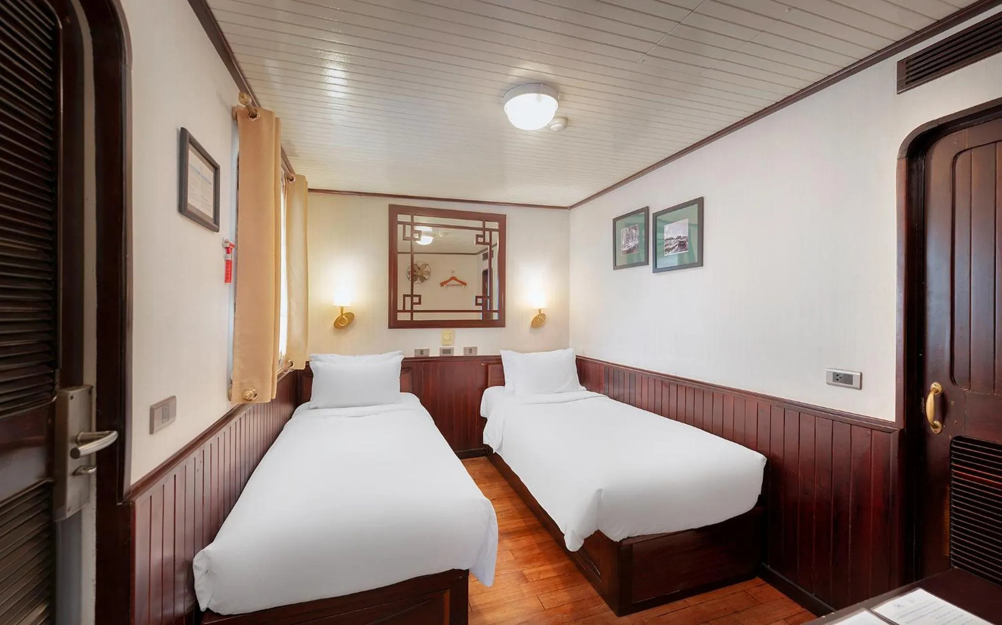 Bed in Emeraude Classic Cruises