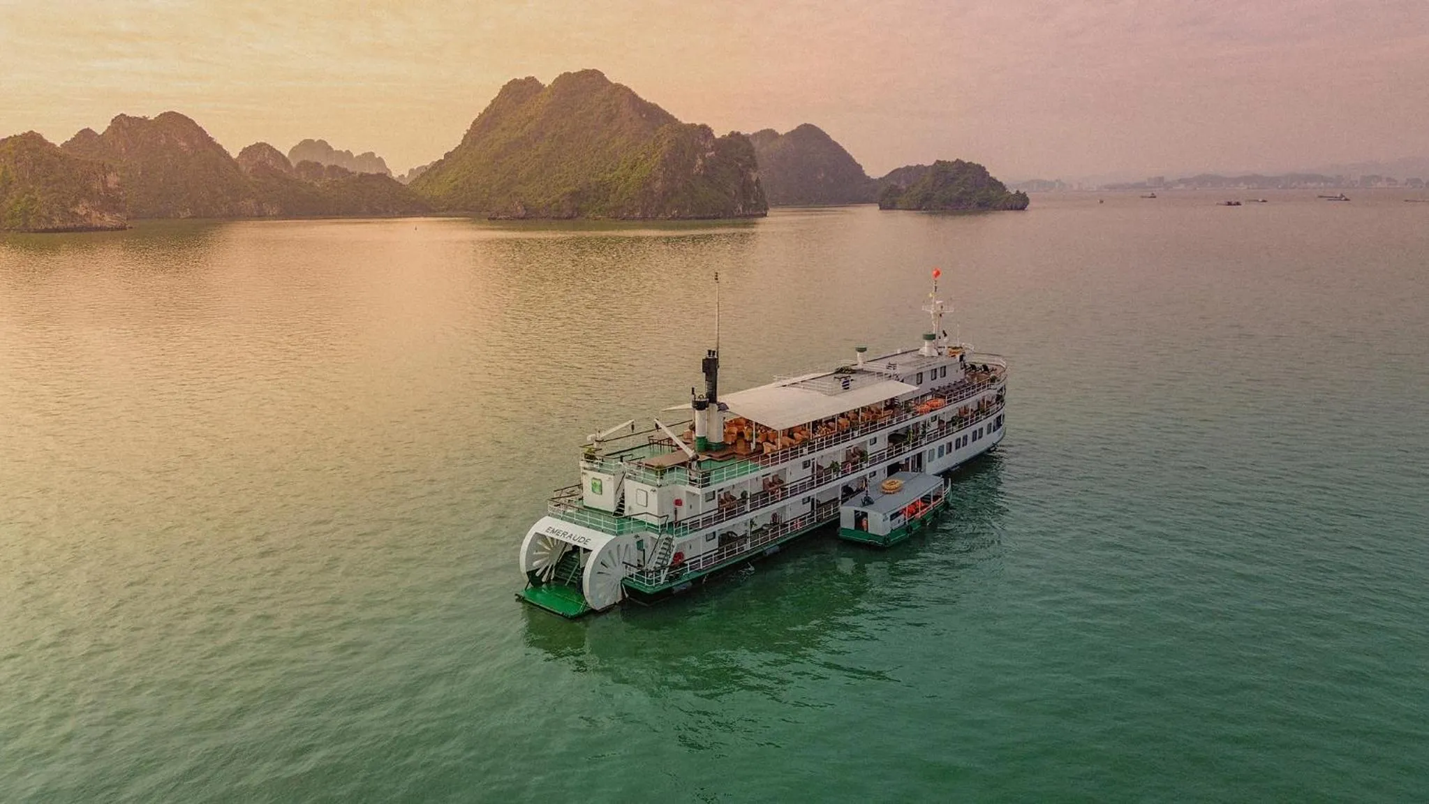 Beach in Emeraude Classic Cruises