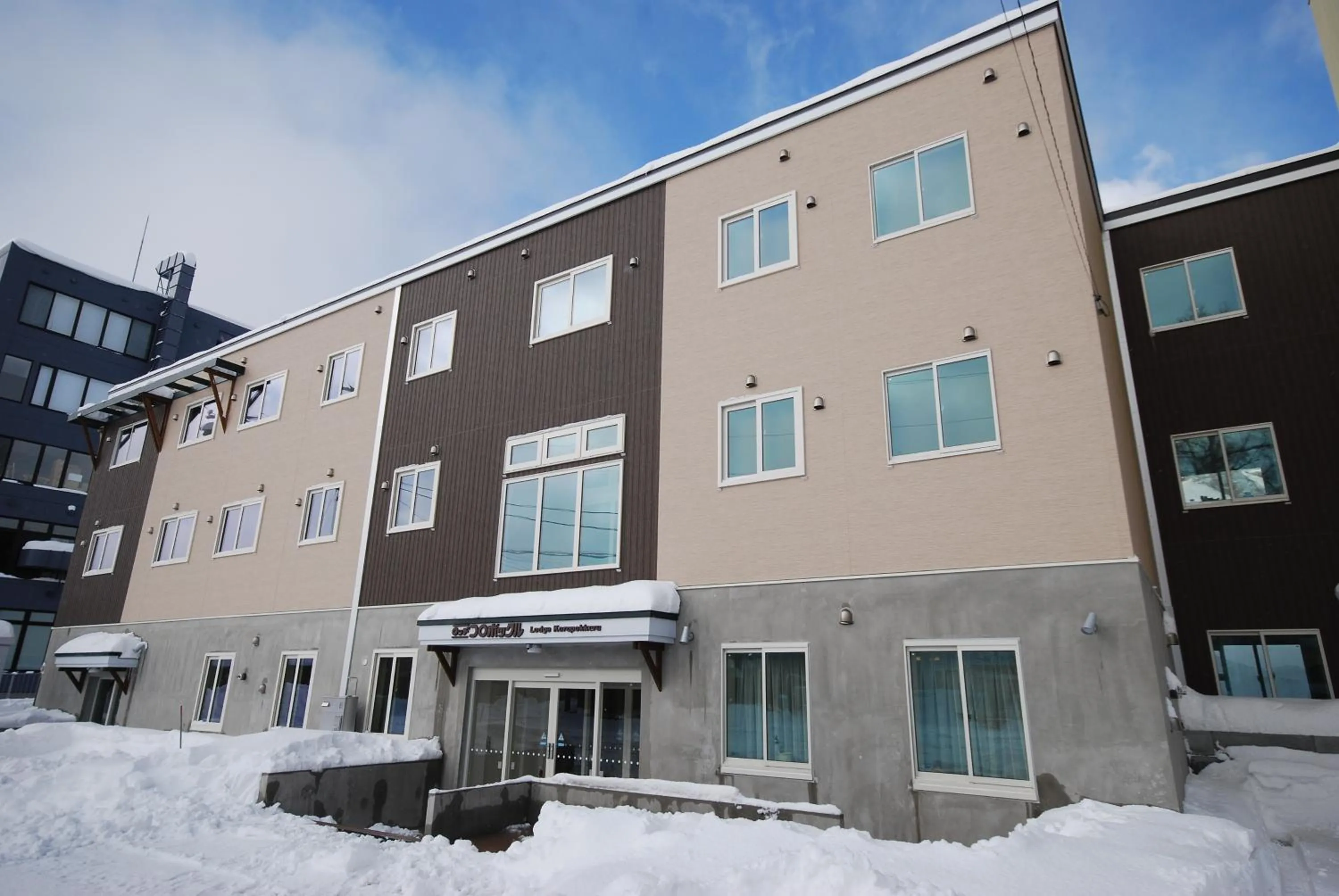 Facade/entrance in Lodge Koropokkuru