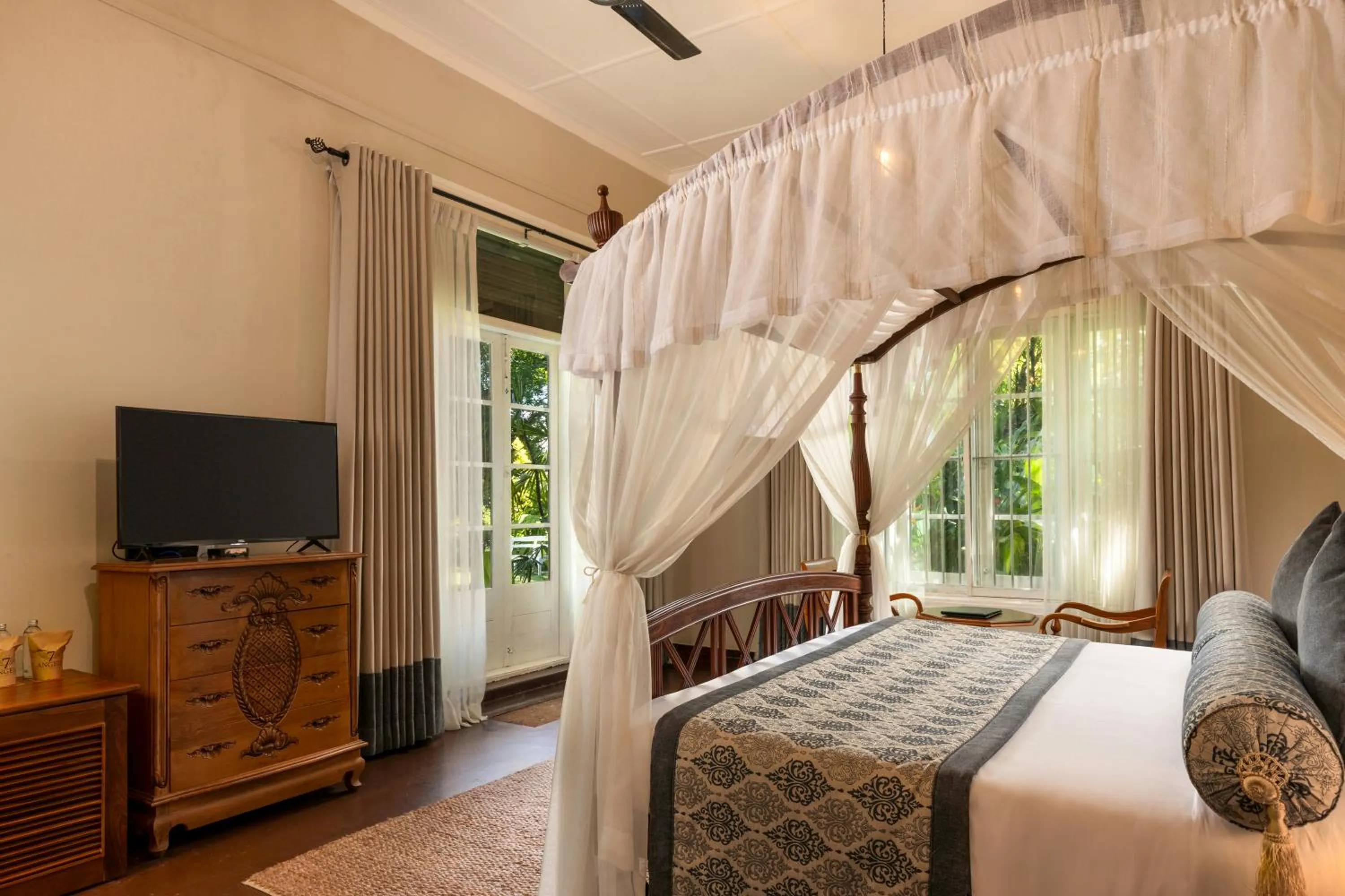 Bed in Castle Hill Bungalow by Seven Angels