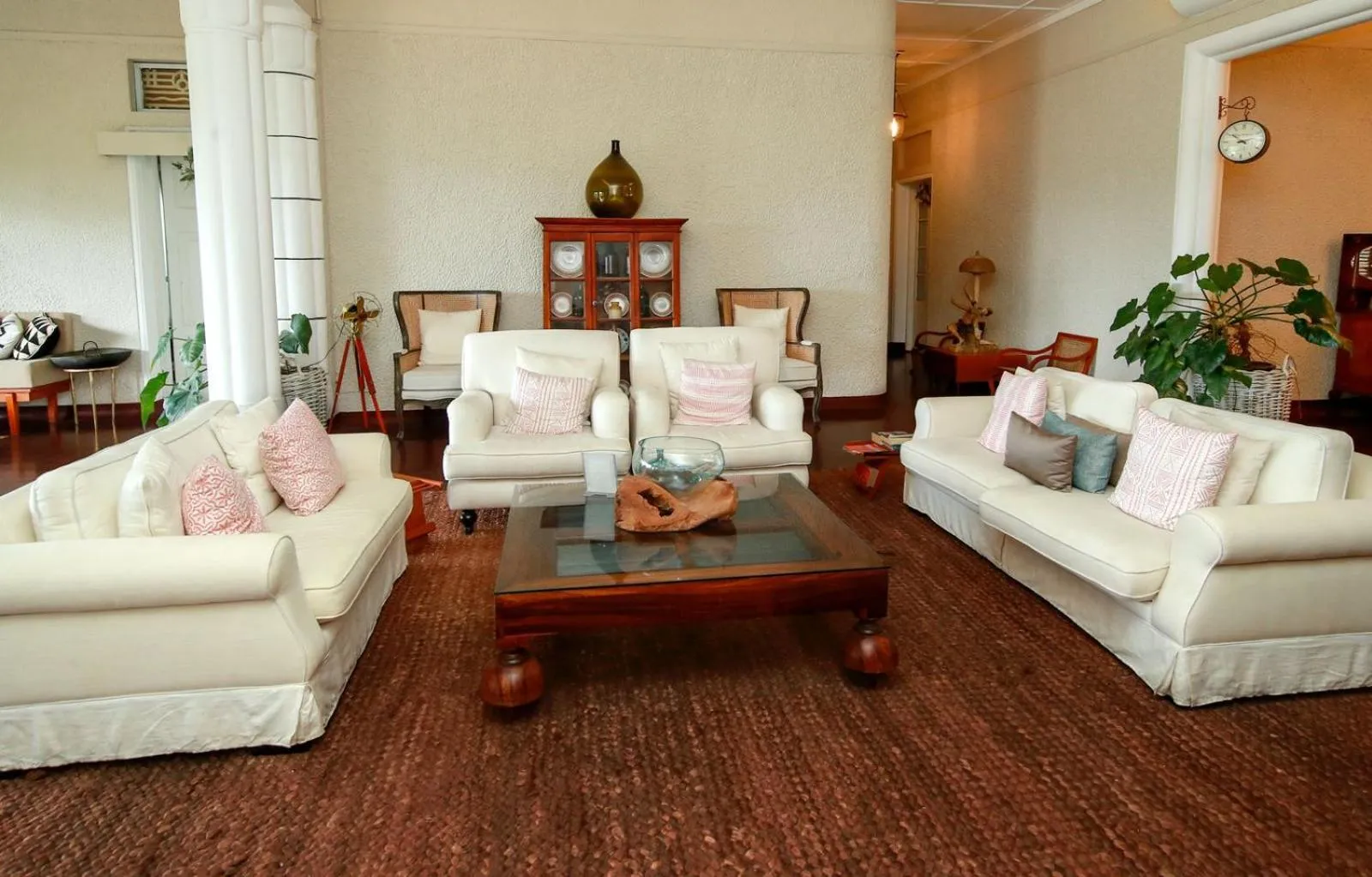 Living room in Castle Hill Bungalow by Seven Angels