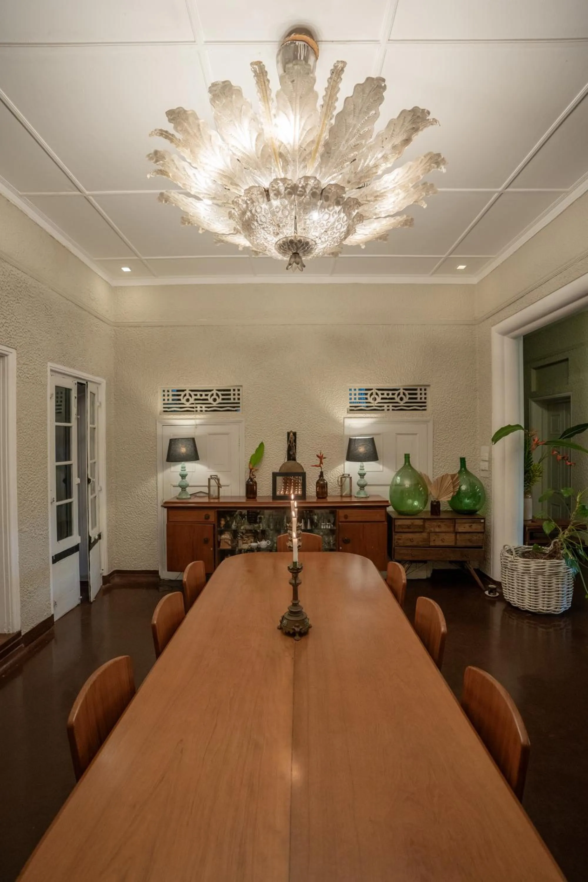 Restaurant/places to eat in Castle Hill Bungalow by Seven Angels