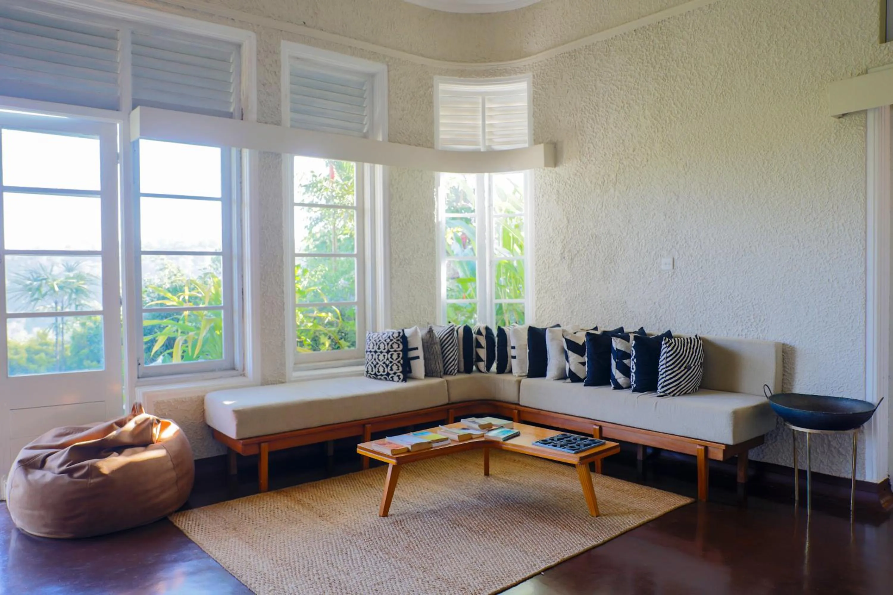 Seating area in Castle Hill Bungalow by Seven Angels