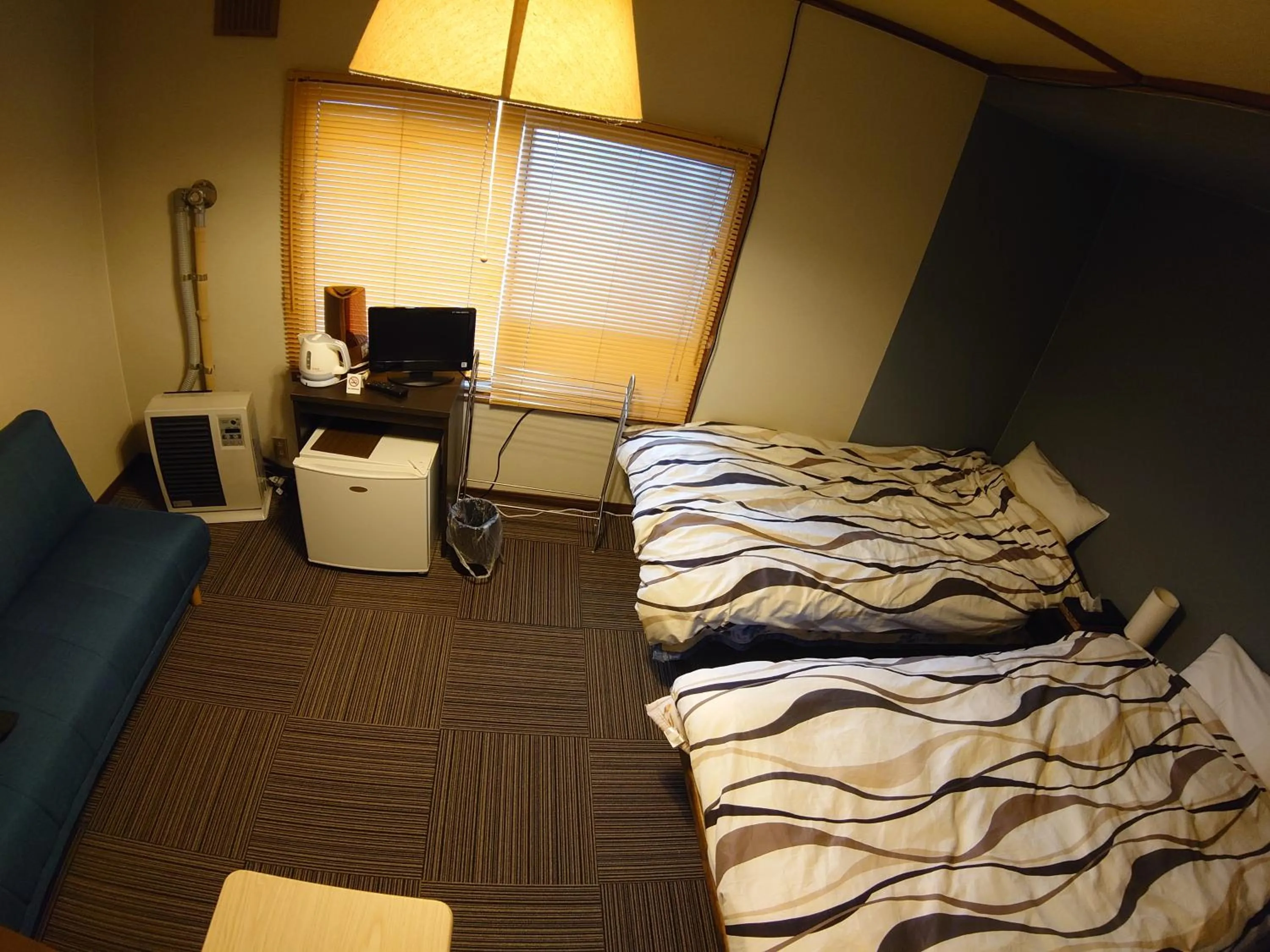 Photo of the whole room, Bed in Mountain Jam