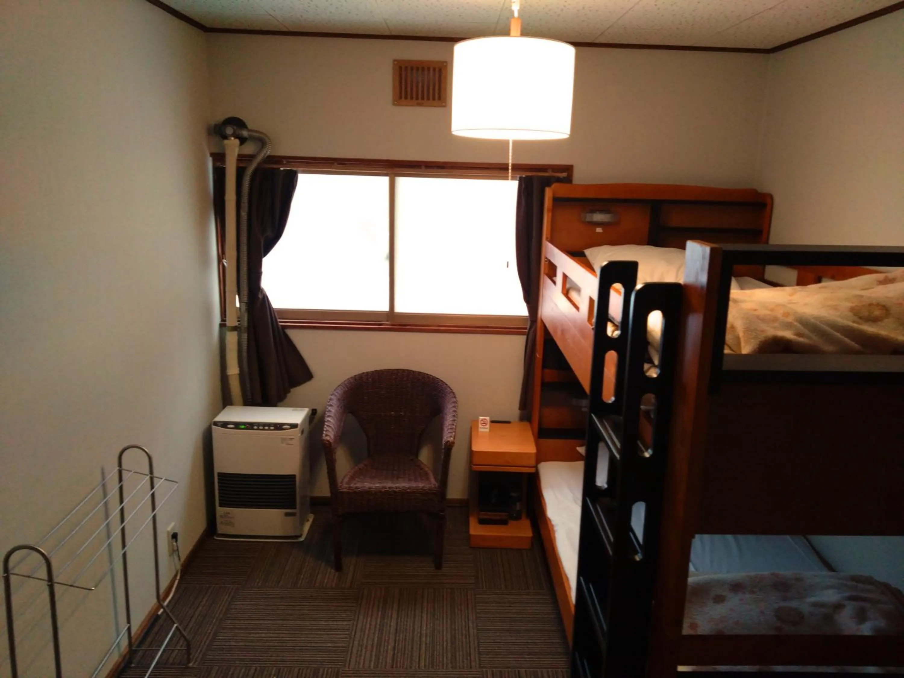 Photo of the whole room, Bed in Mountain Jam