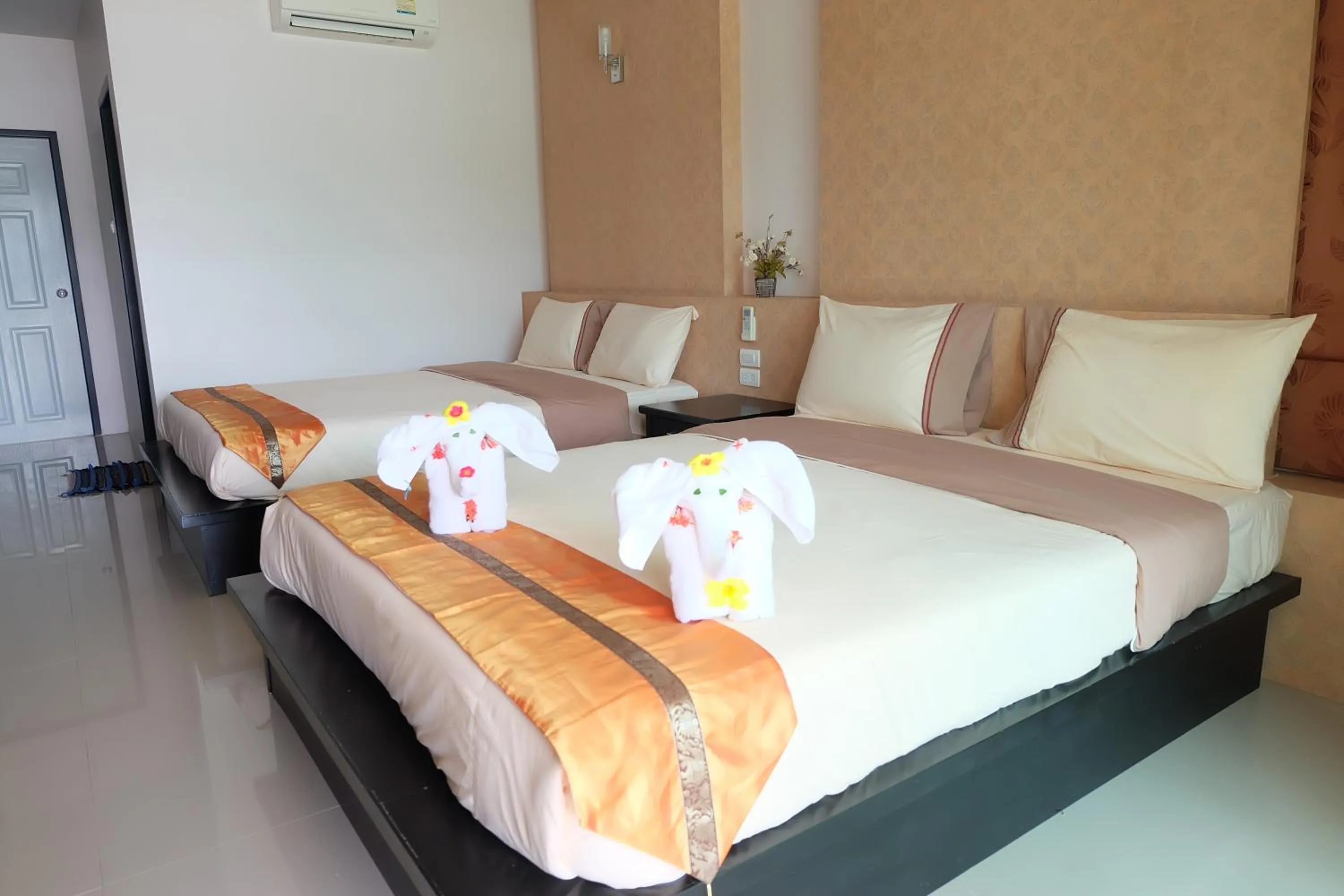 Bed in Chokdee Resort