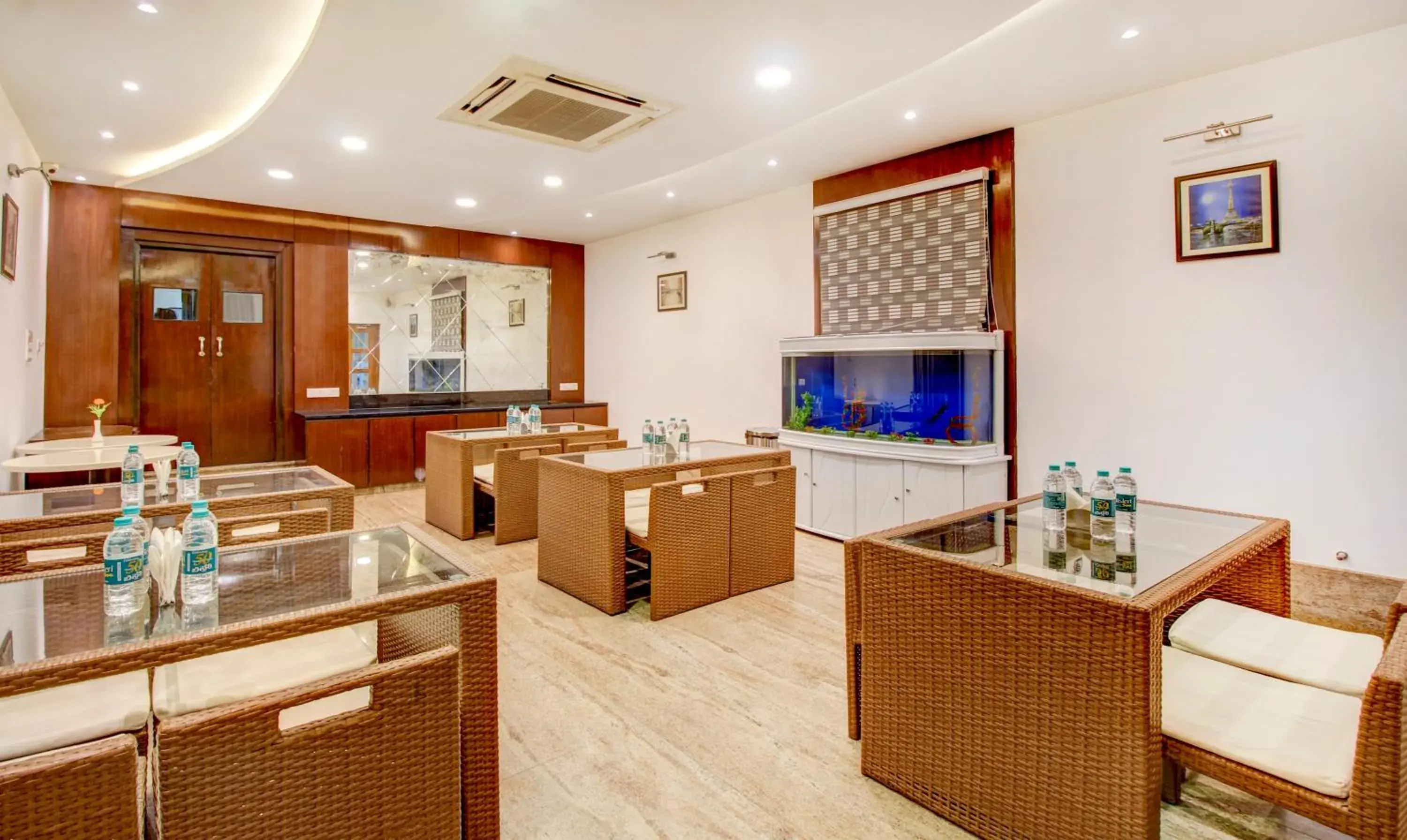 Restaurant/places to eat in Treebo The Sai Leela Suites Restaurant/places to eat in Treebo The Sai Leela Suites