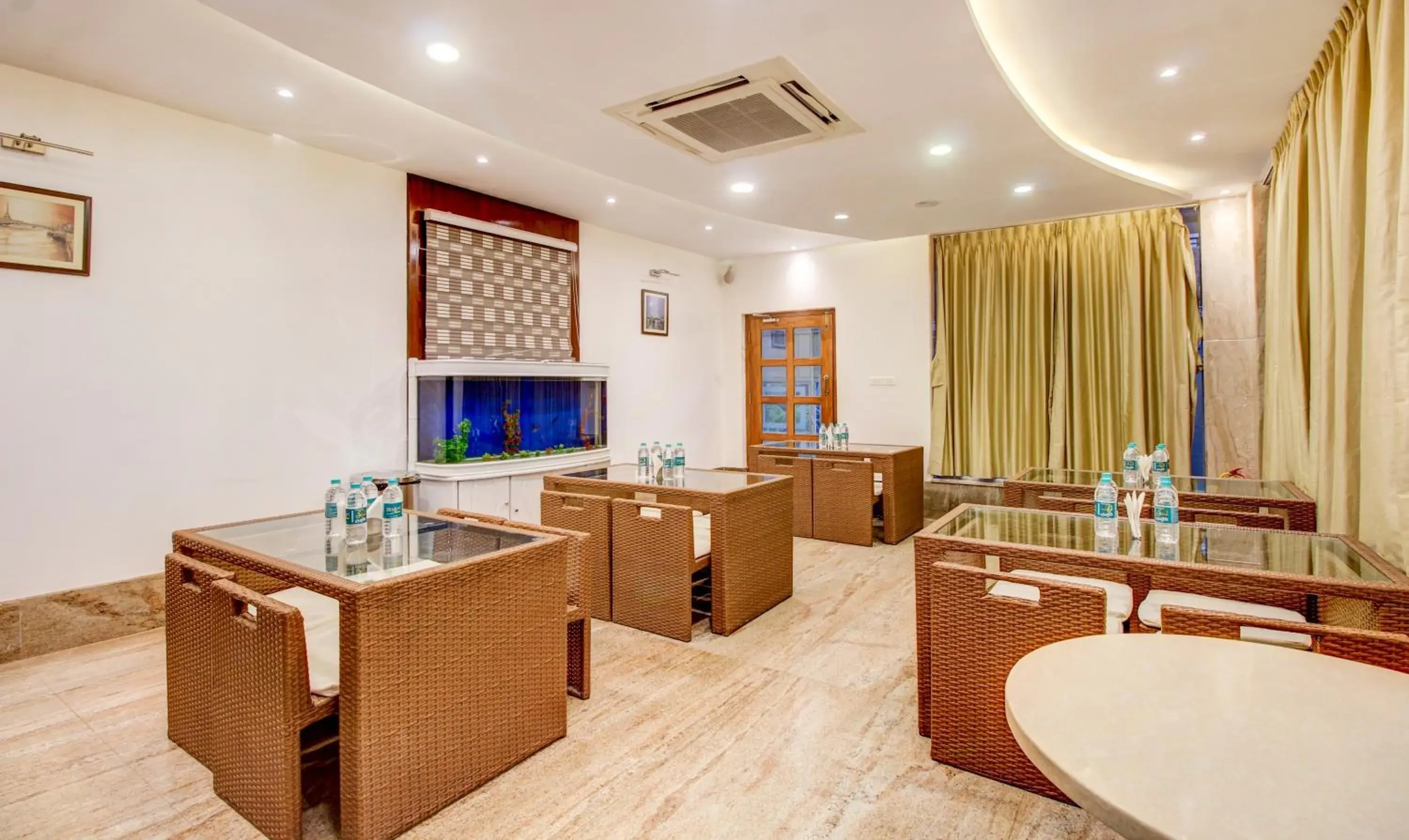 Restaurant/places to eat in Treebo The Sai Leela Suites Restaurant/places to eat in Treebo The Sai Leela Suites