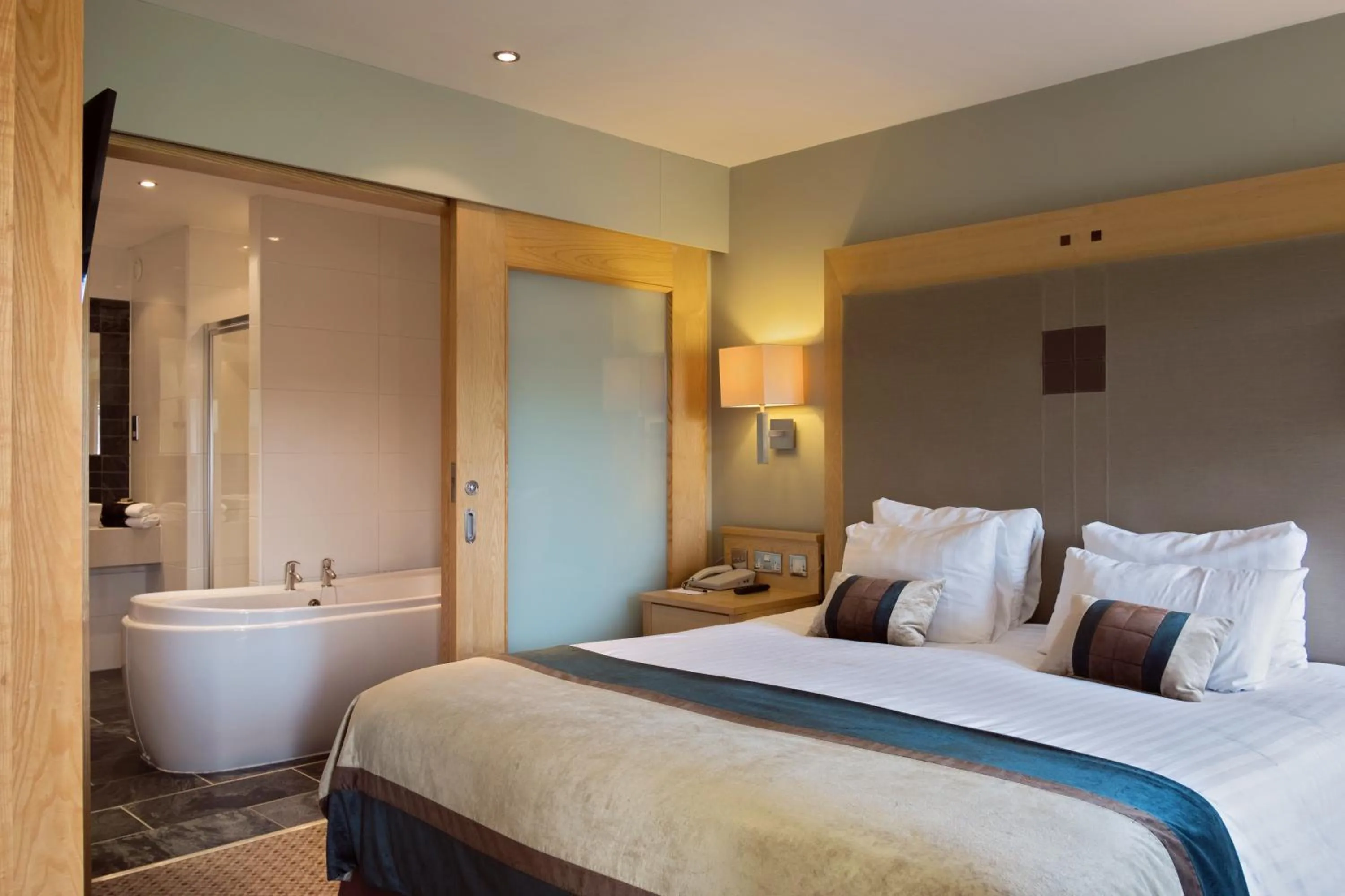 Bedroom, Bed in Lancaster House Hotel