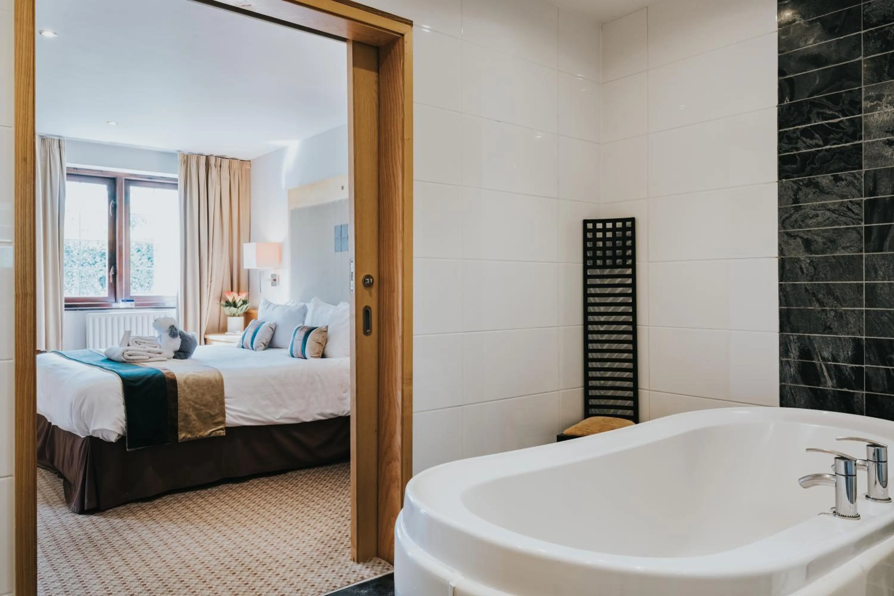 Bathroom, Bed in Lancaster House Hotel