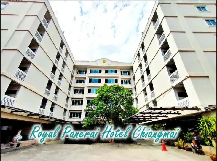 Property building in Royal Panerai Hotel Chiangmai Property building in Royal Panerai Hotel Chiangmai