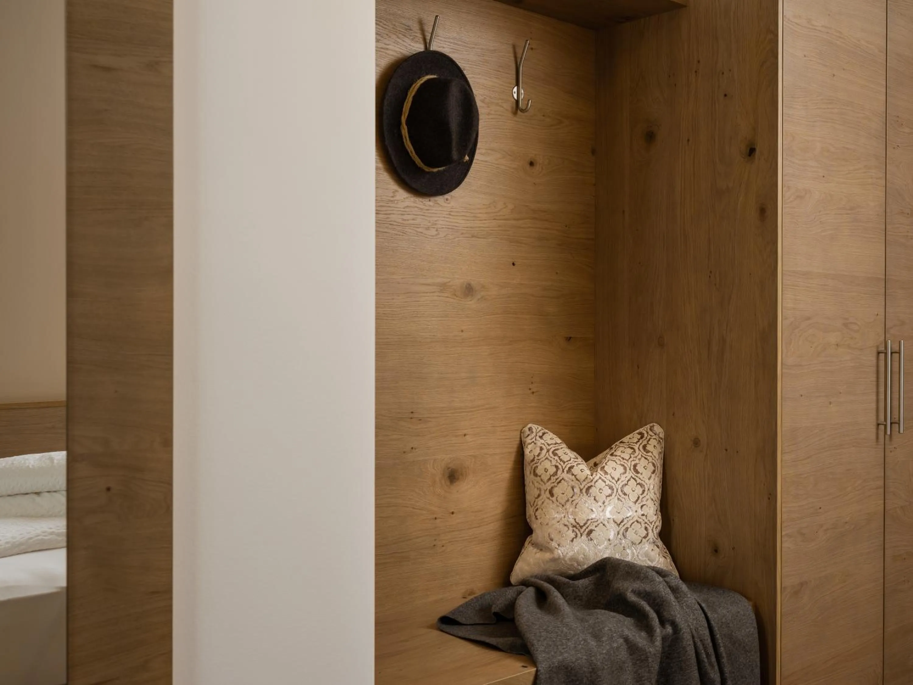 wardrobe, Bed in Hotel Wiese