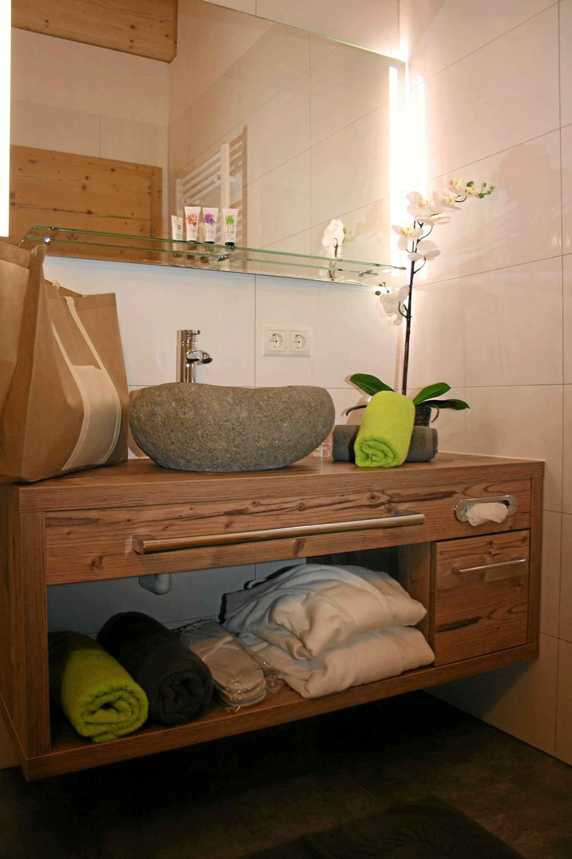 Shower in Hotel Wiese