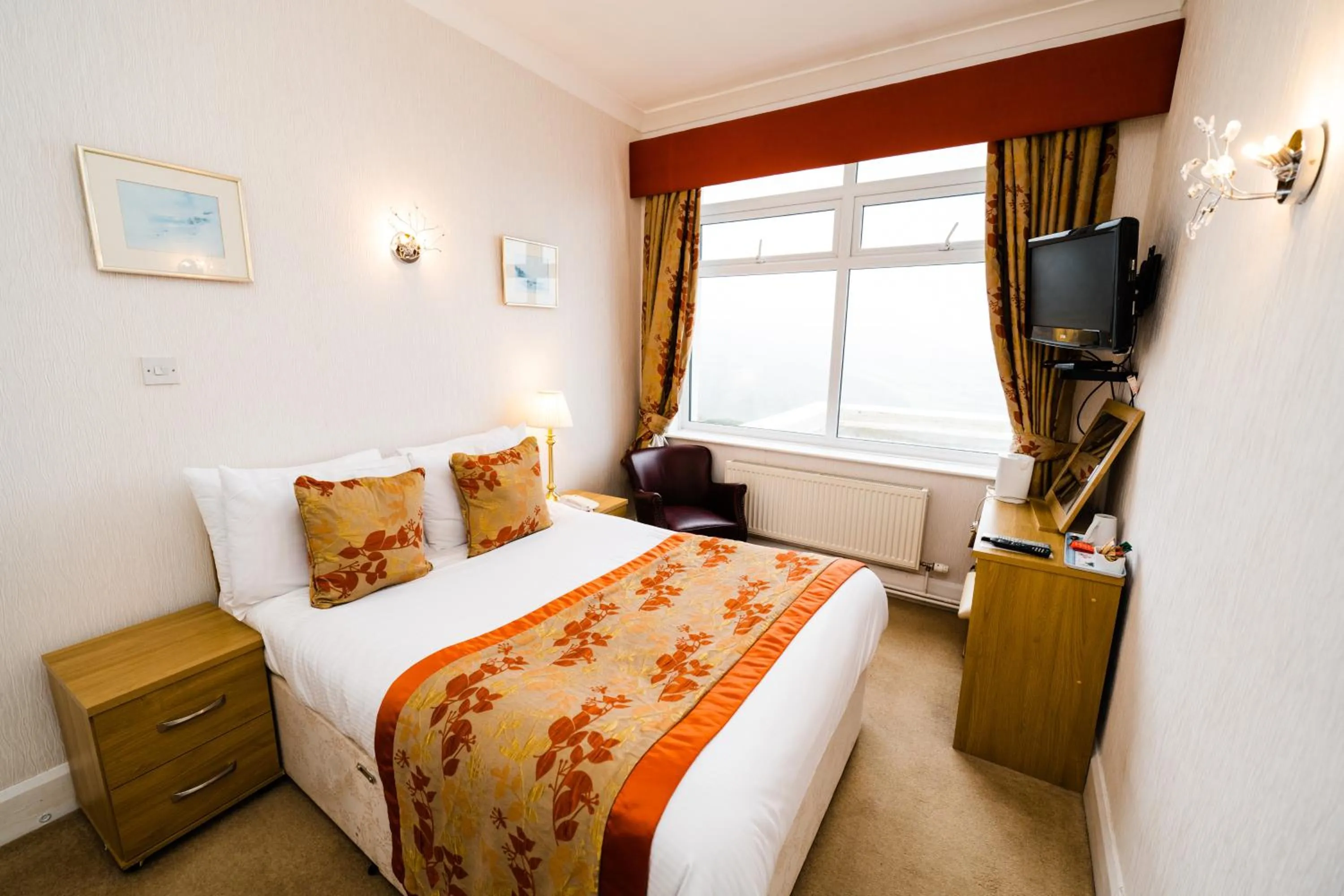 Bed in Raven Hall Hotel