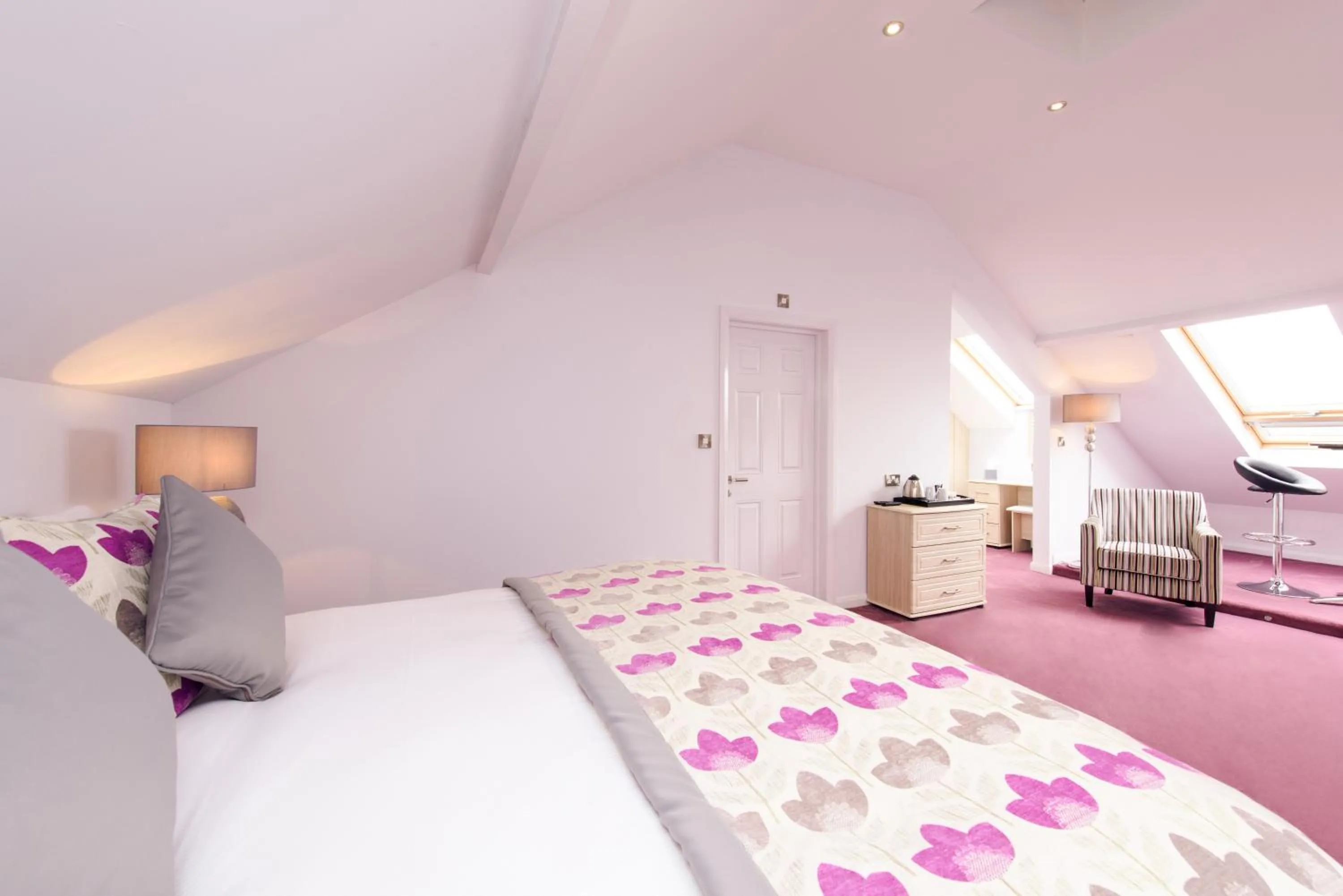 Bed in Grand Villa Heights