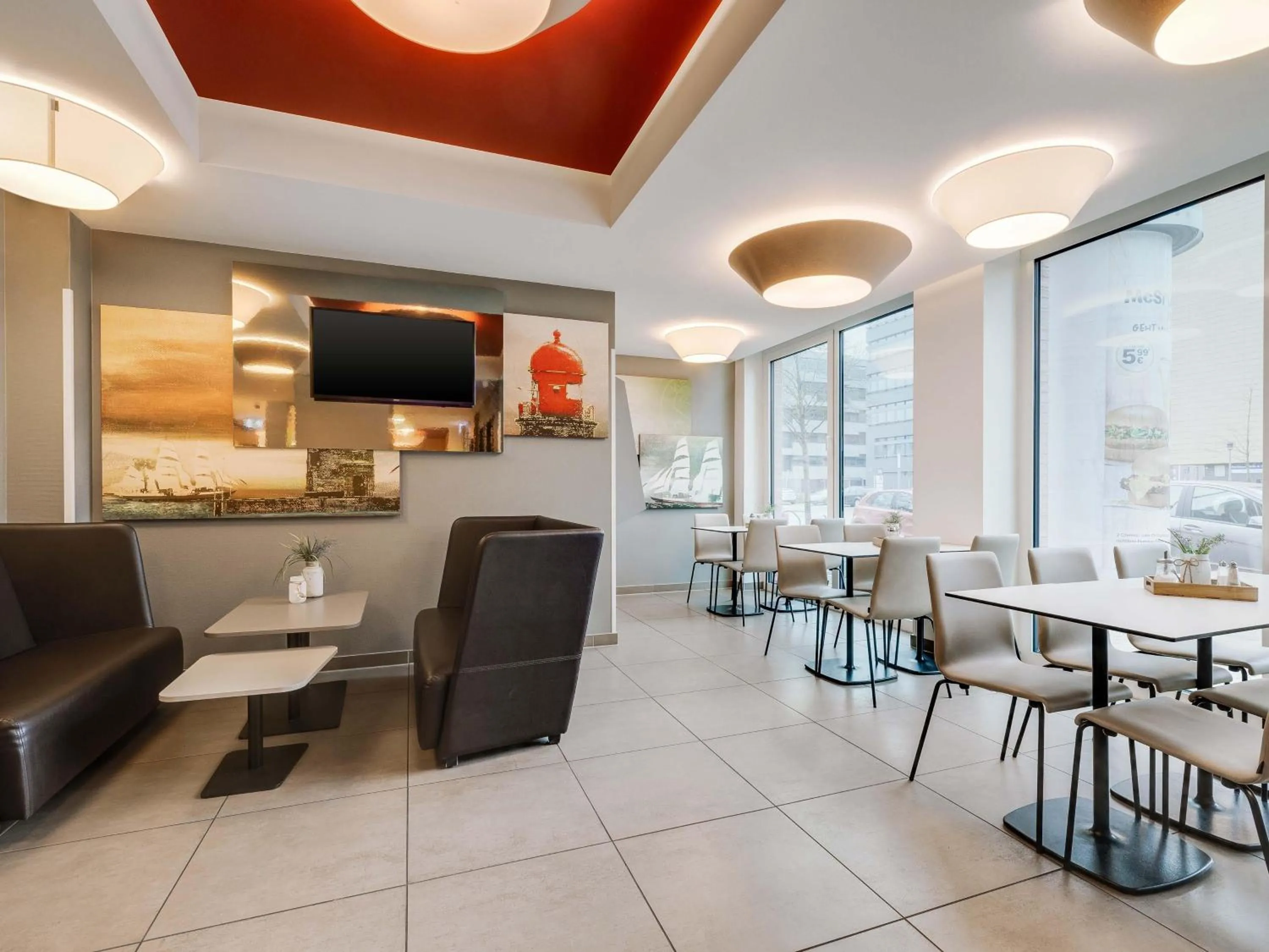 Lobby or reception in B&B Hotel Bremerhaven