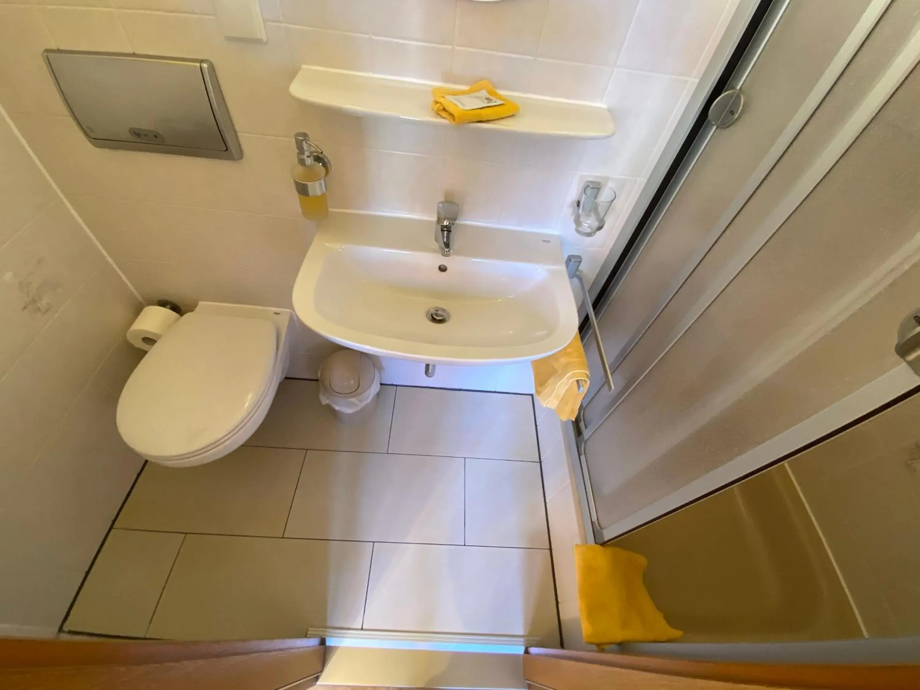 Single Room with Private Bathroom - single occupancy in Hotel-Heilsberg Single Room with Private Bathroom - single occupancy in Hotel-Heilsberg